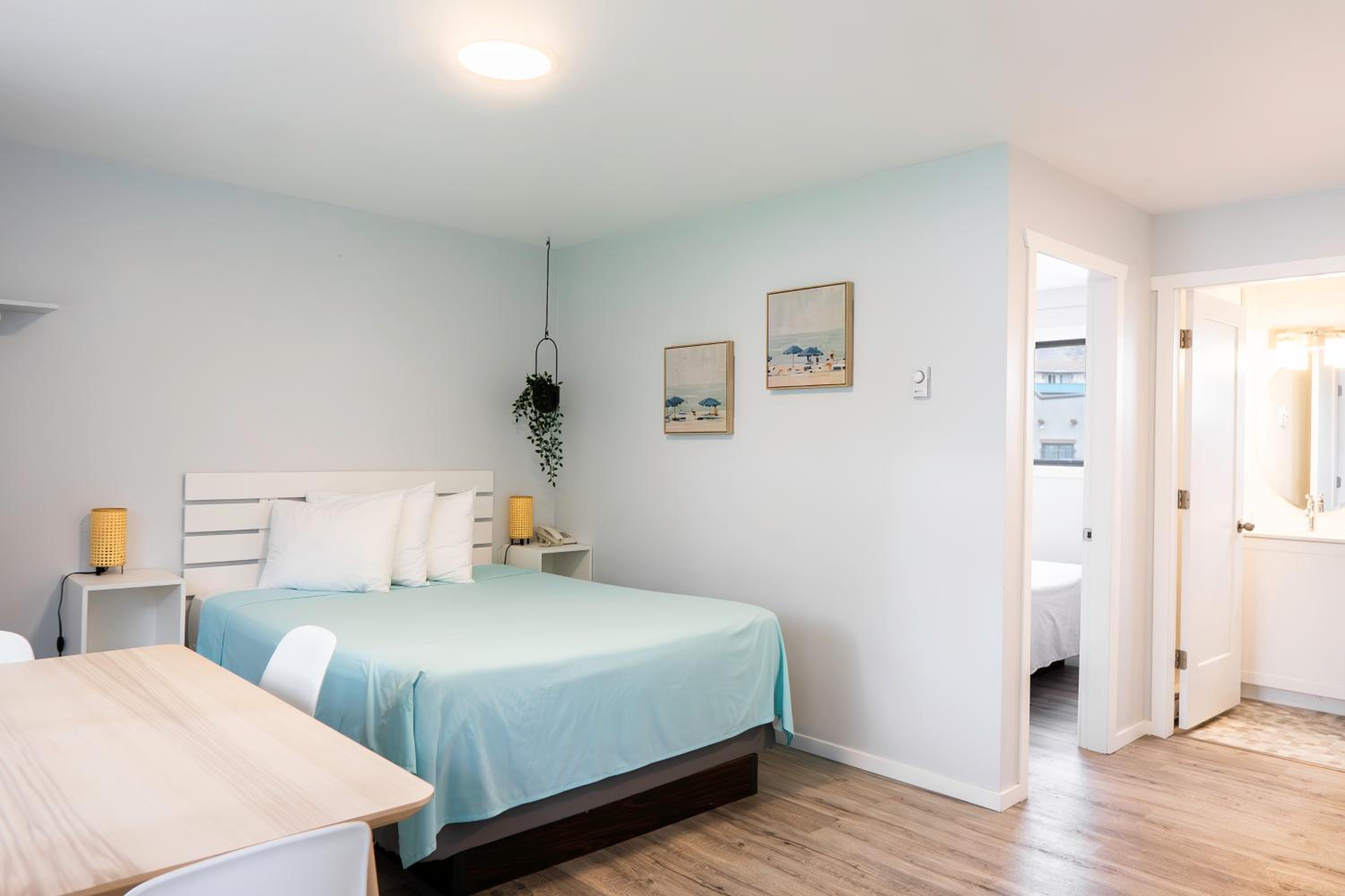 Suite with Lake View