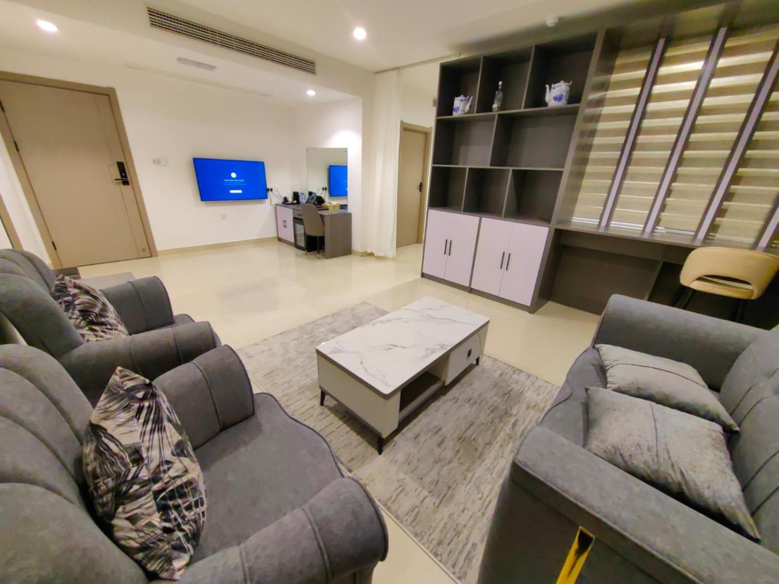 Deluxe Suite - Photo 10