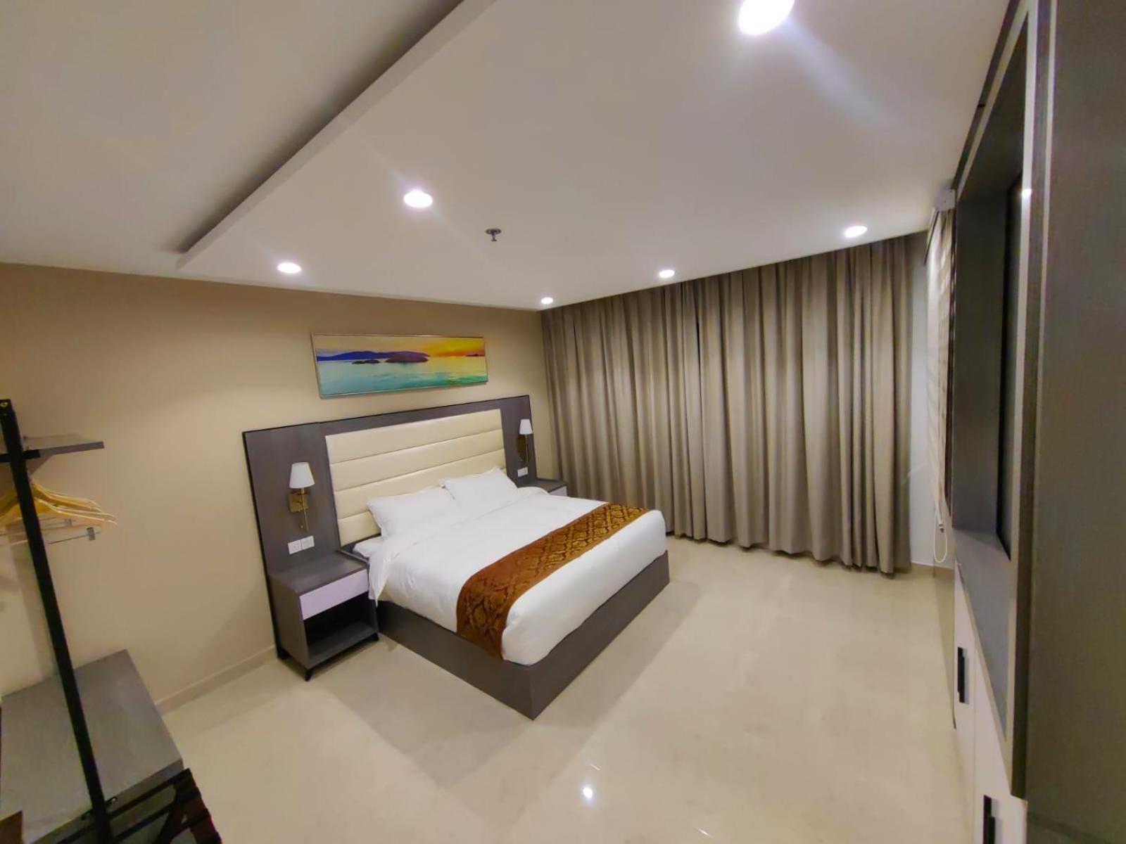 Deluxe Suite - Photo 6