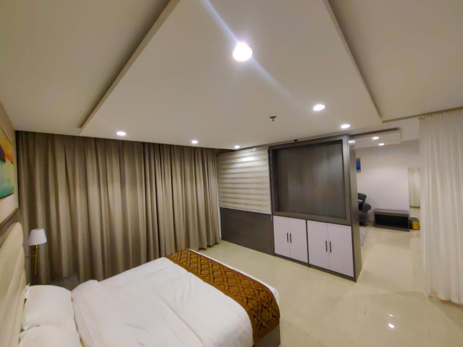 Deluxe Suite - Photo 9