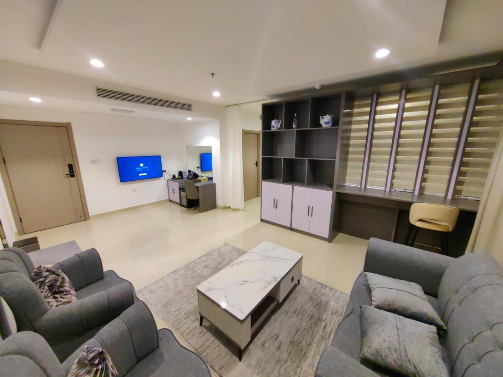 Deluxe Suite - Photo 13