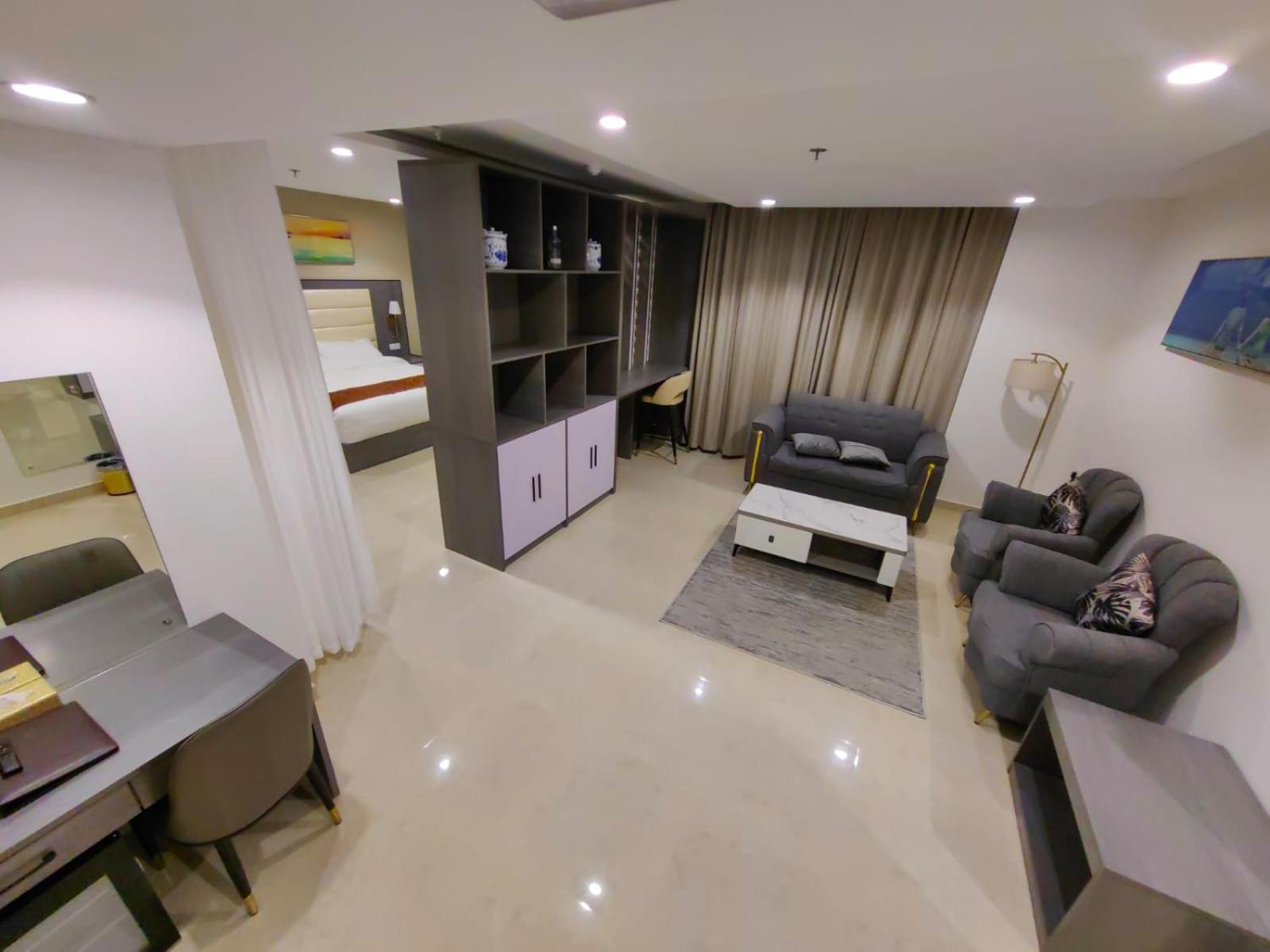 Deluxe Suite - Photo 14