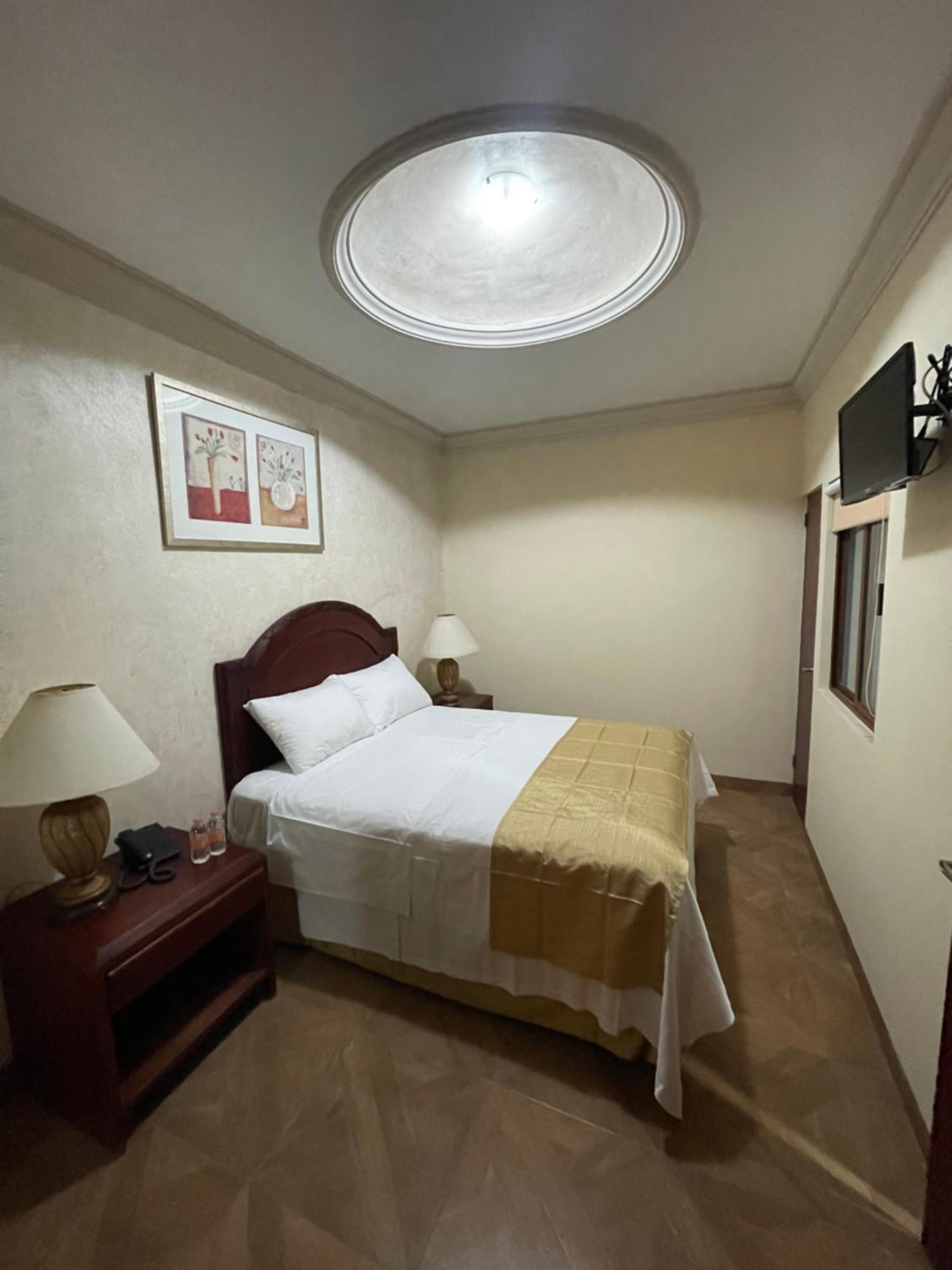 Standard Queen Room photo 1