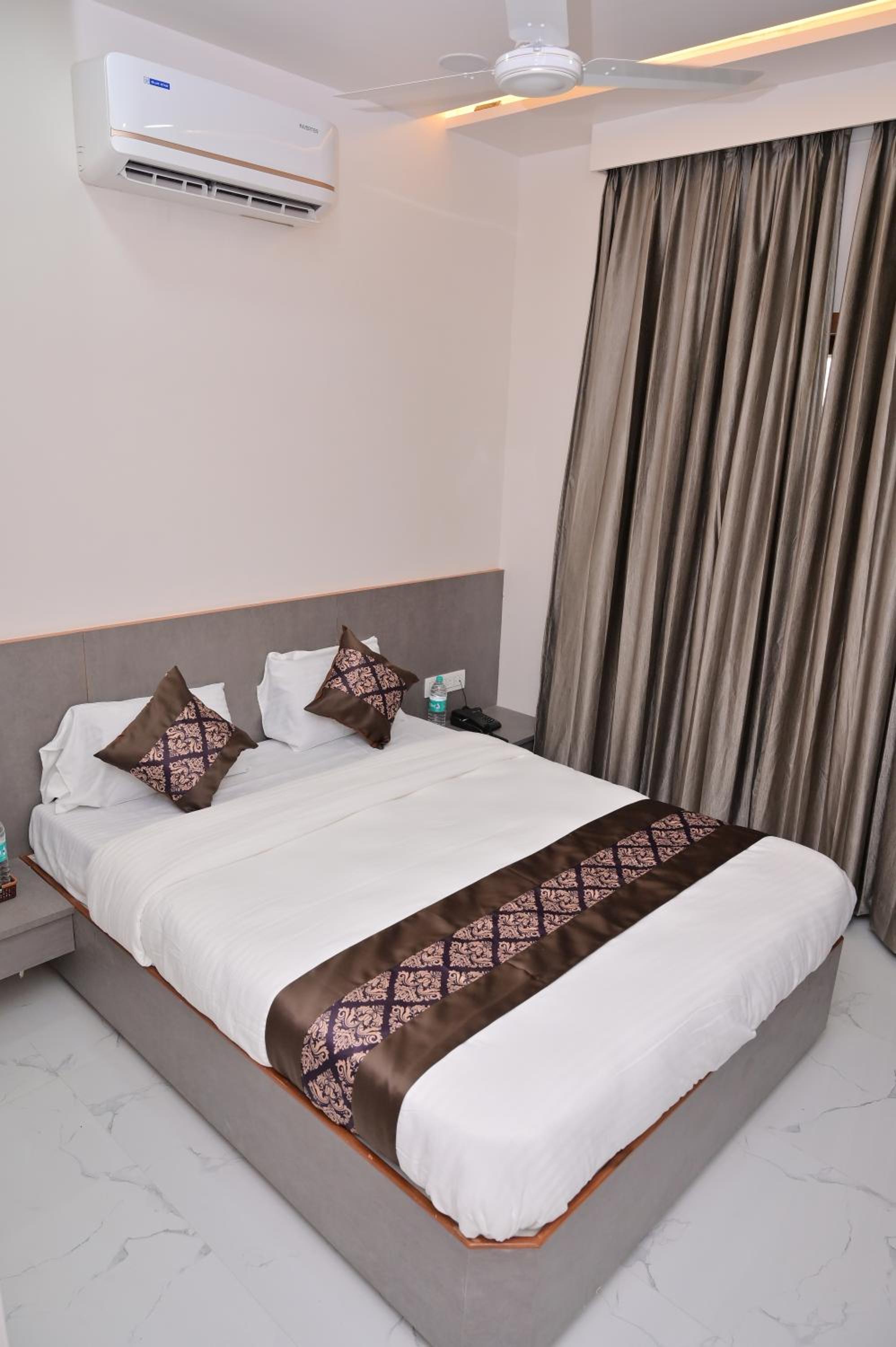 Double Room - Photo 6