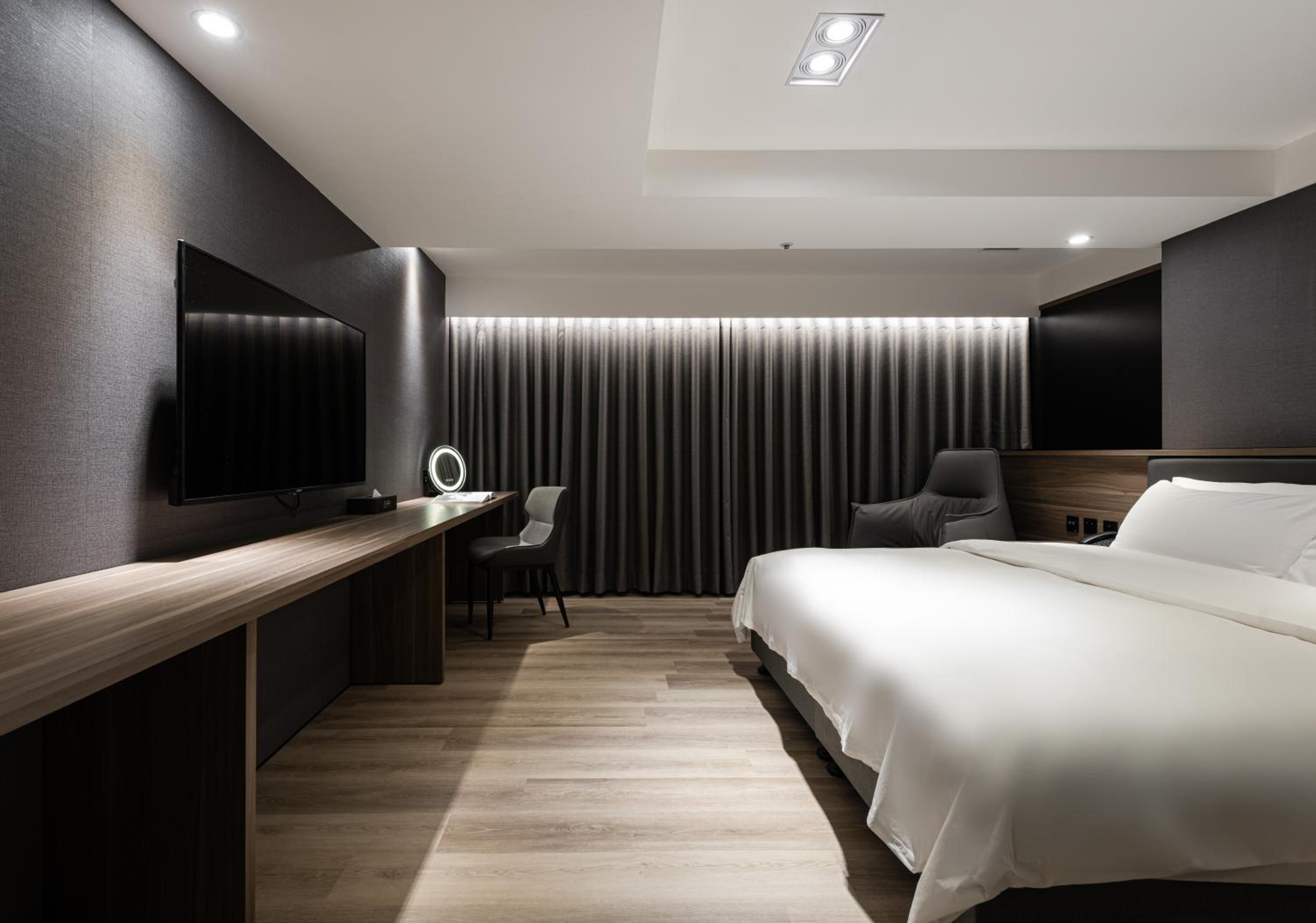 Deluxe Queen Room - Photo 3