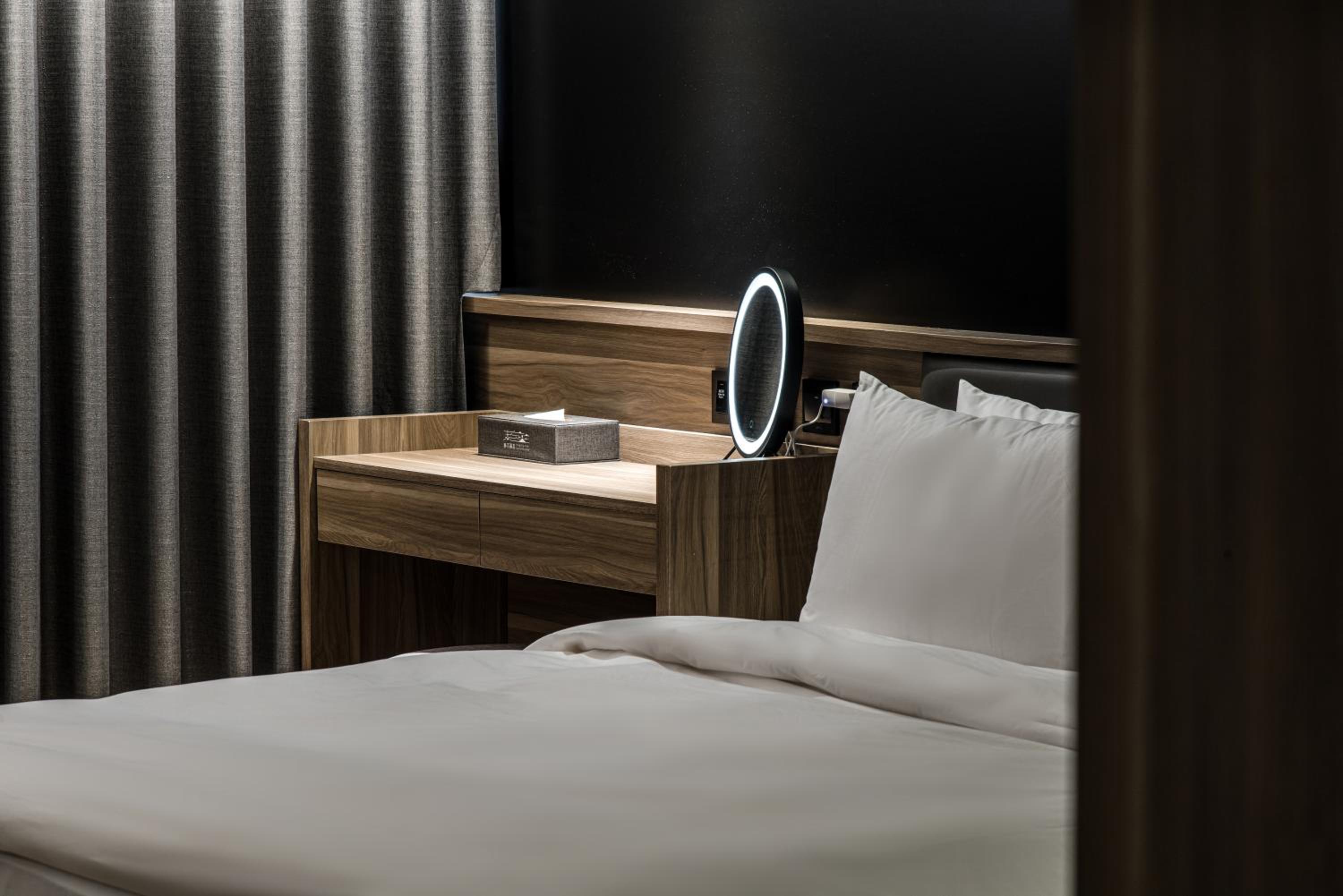 Deluxe Queen Room - Photo 19