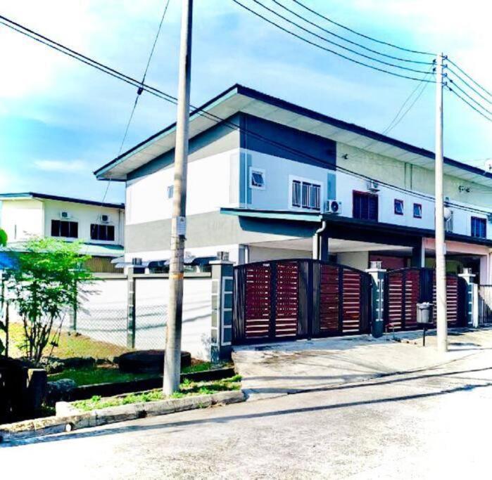 Three-Bedroom House photo 1
