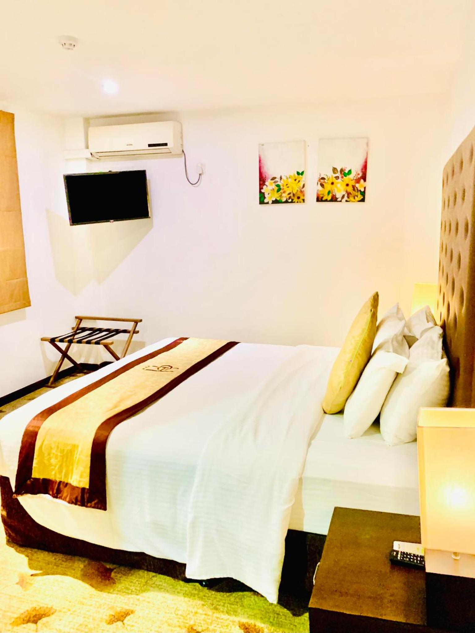 Standard Double Room - Photo 25