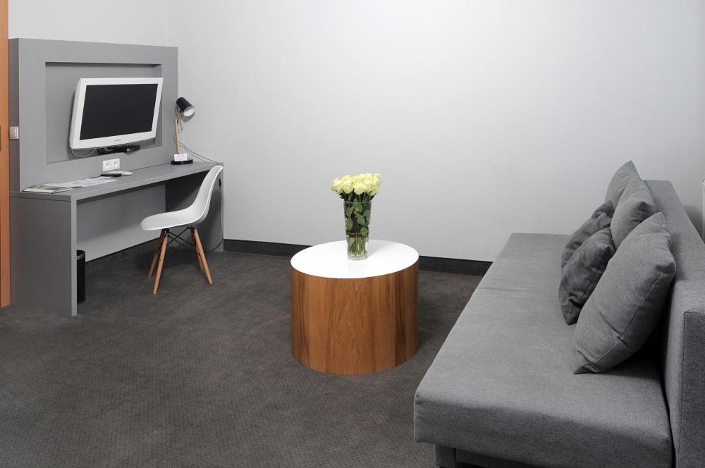 Studio Apartment - Photo 1