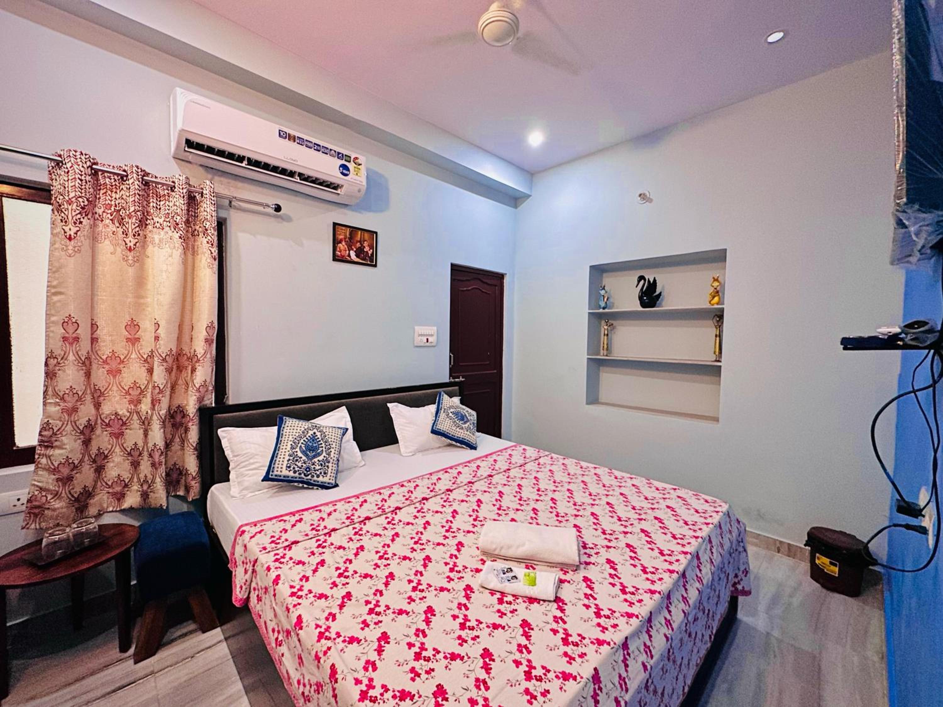 Double Room With Private Bathroom