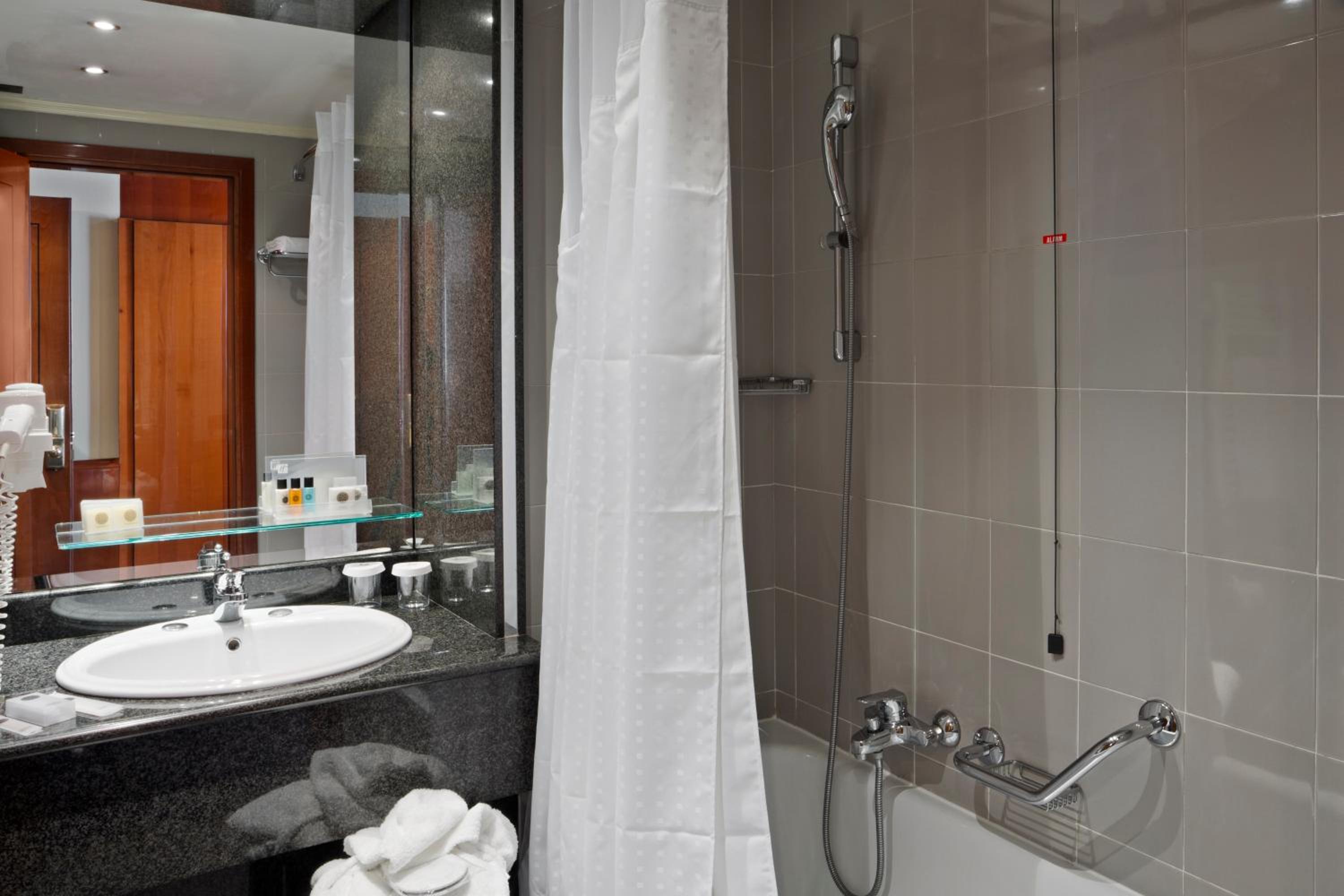 Classic Twin Room - Photo 7