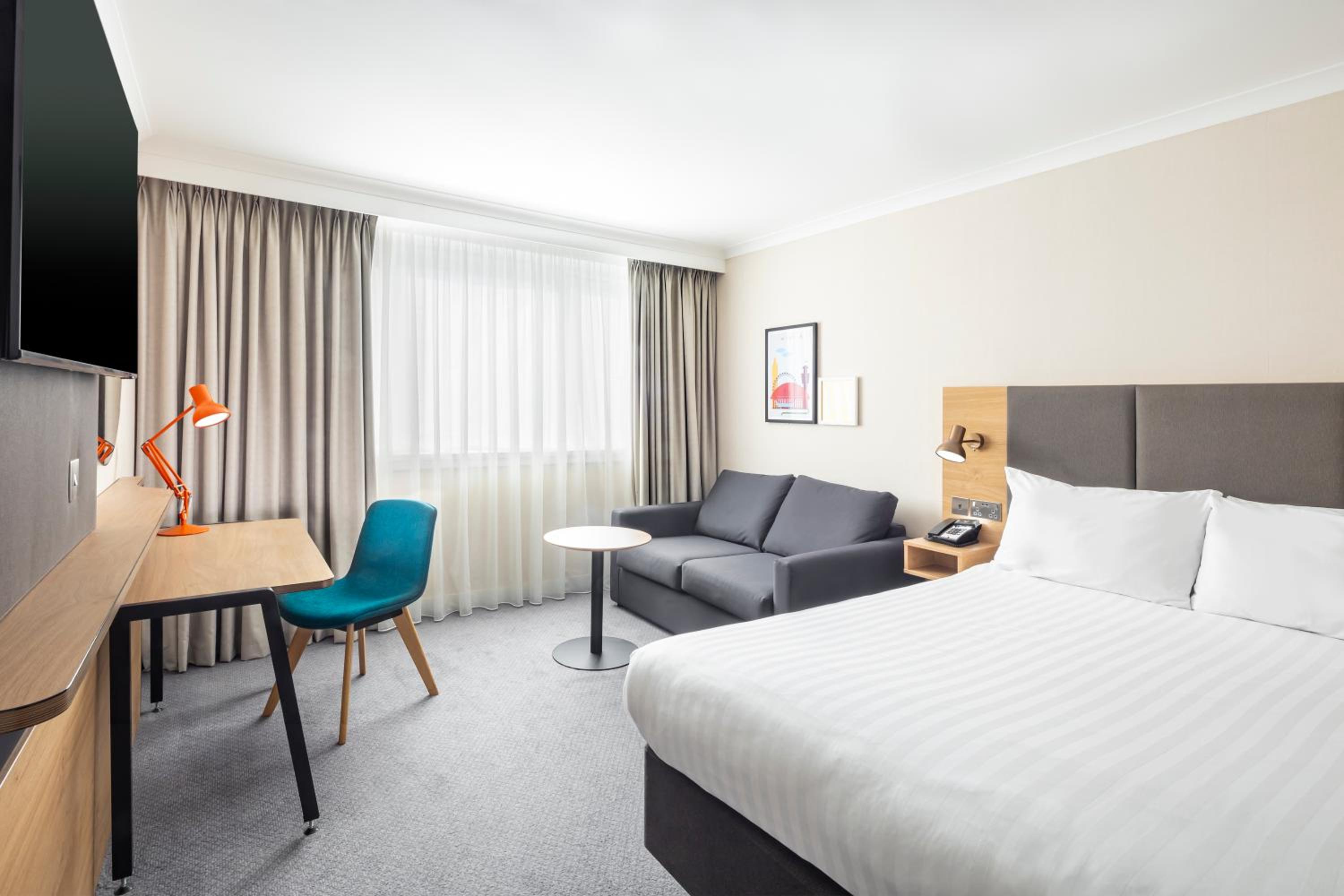 Premium Queen Room with sofa bed photo 3