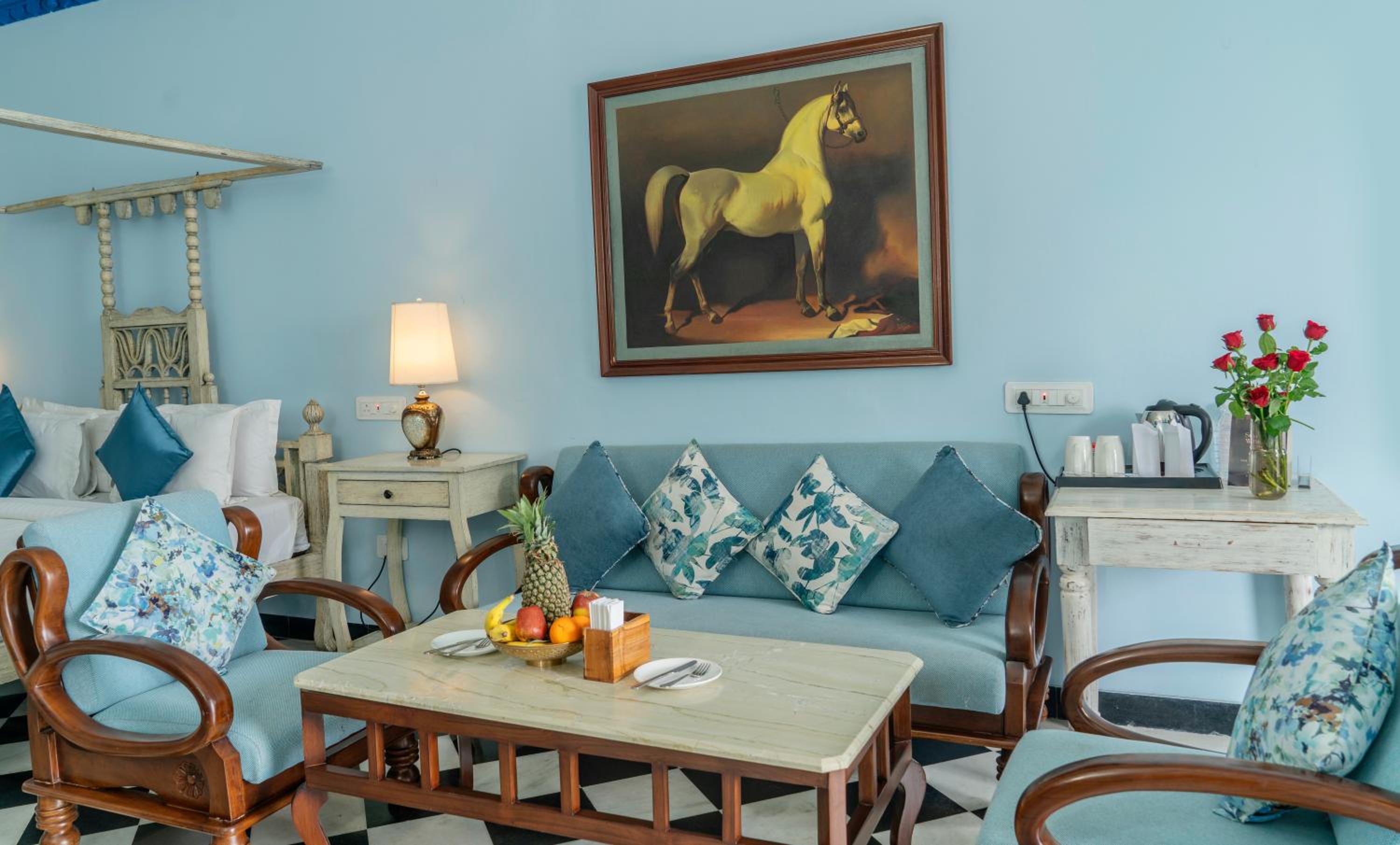 Majestic Lake view Suite with balcony - Photo 7