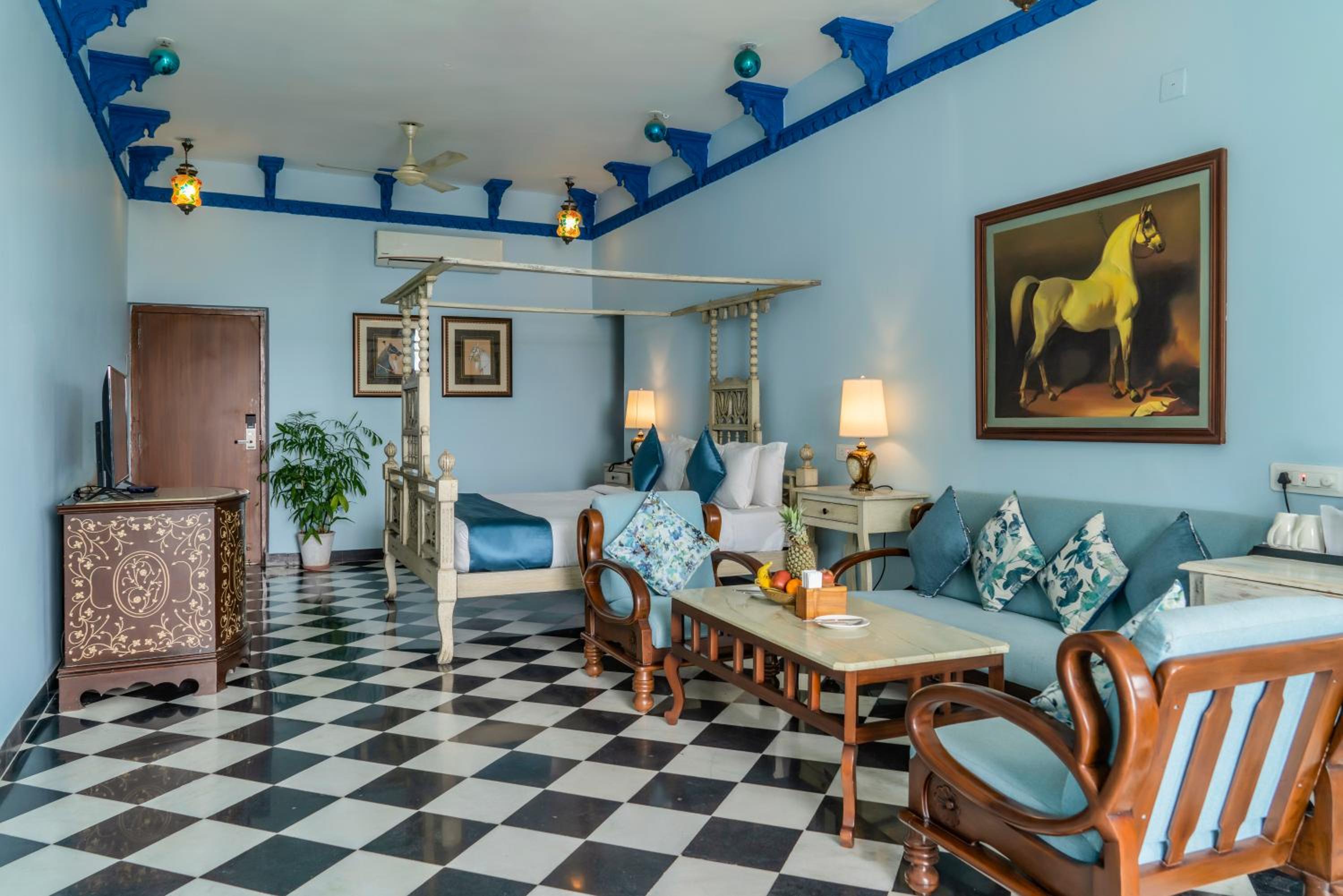 Majestic Lake view Suite with balcony - Photo 1