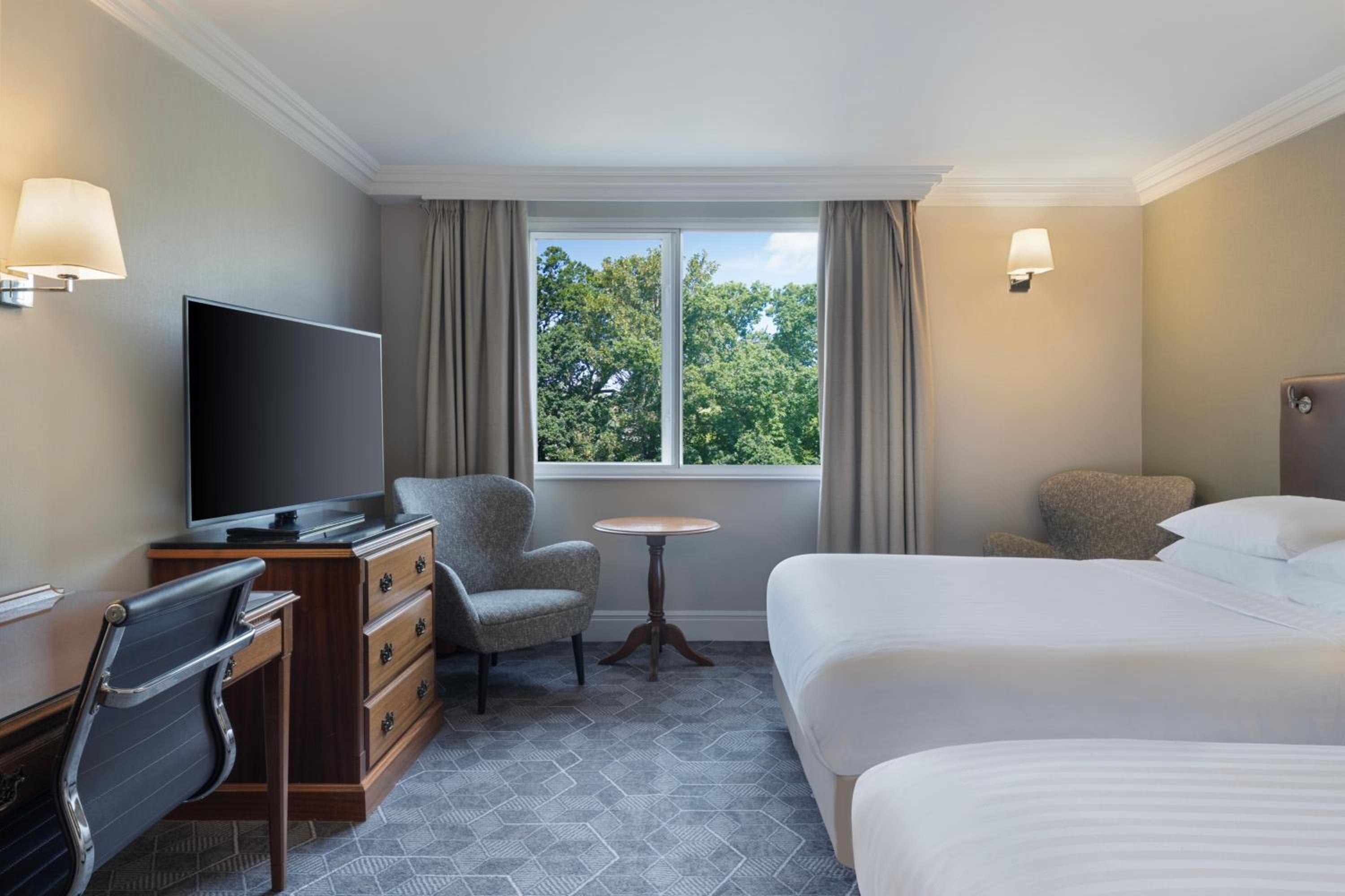 Family Room with Two Double Beds - Photo 2