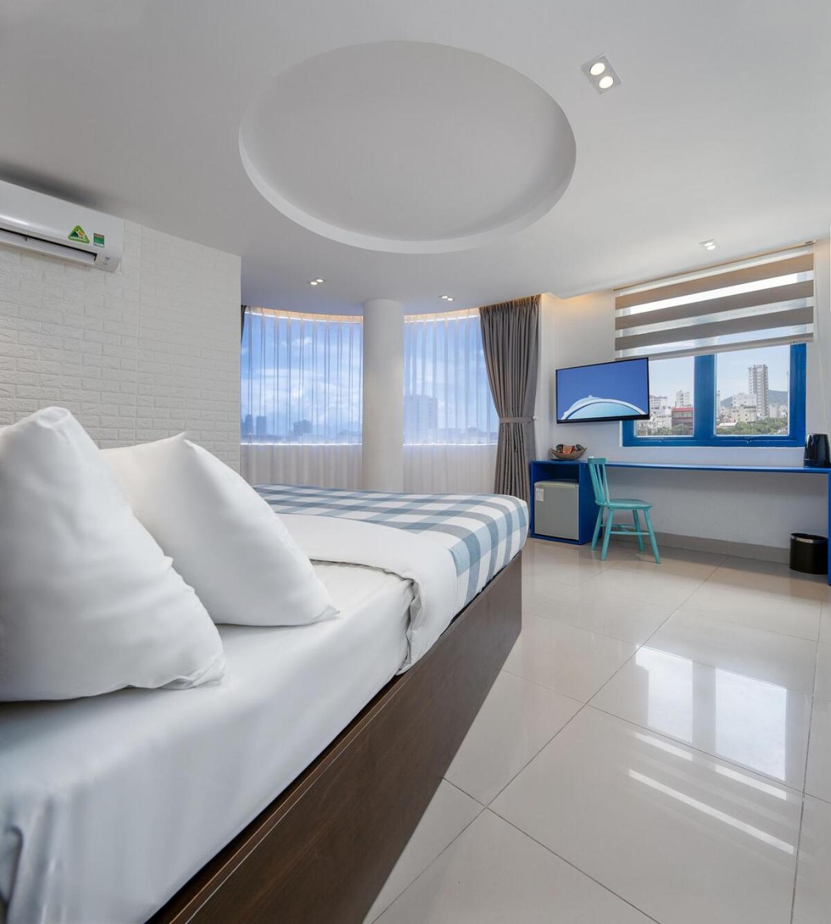 Deluxe Double Room with Side Sea View - Photo 5