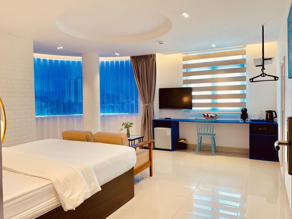 Deluxe Double Room with Side Sea View - Photo 2