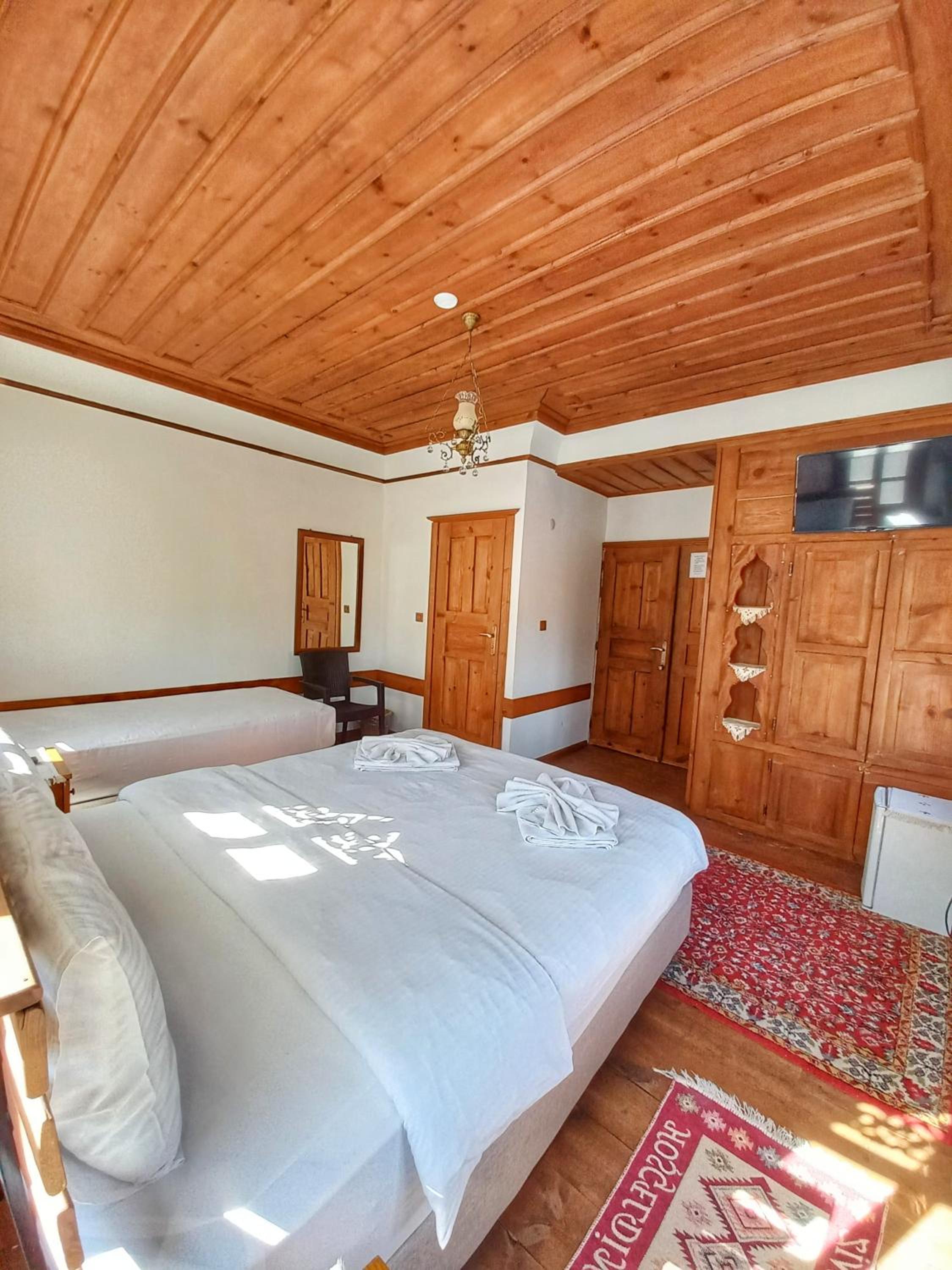 Standard Double Room - Photo 10