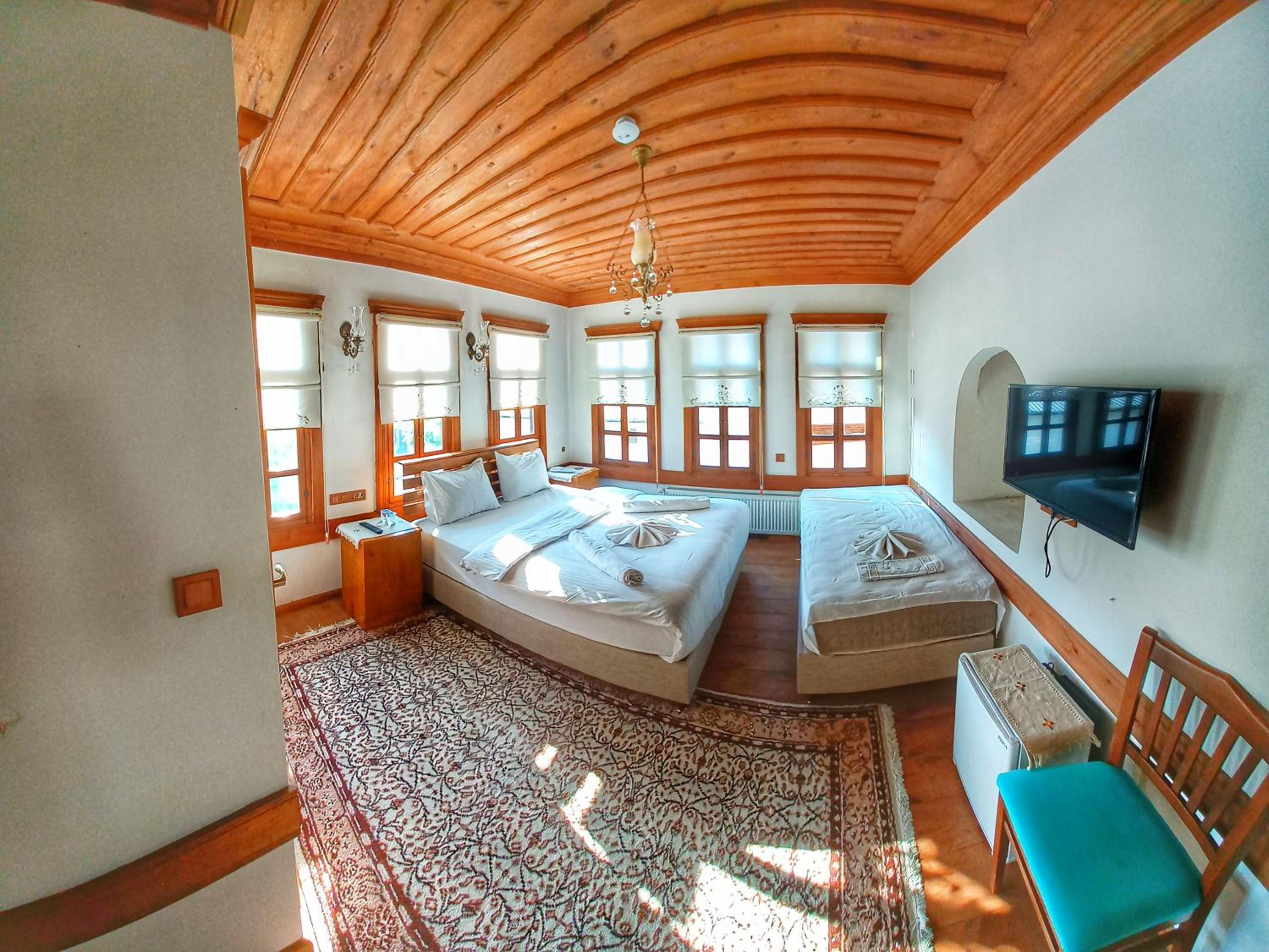 Standard Double Room - Photo 9