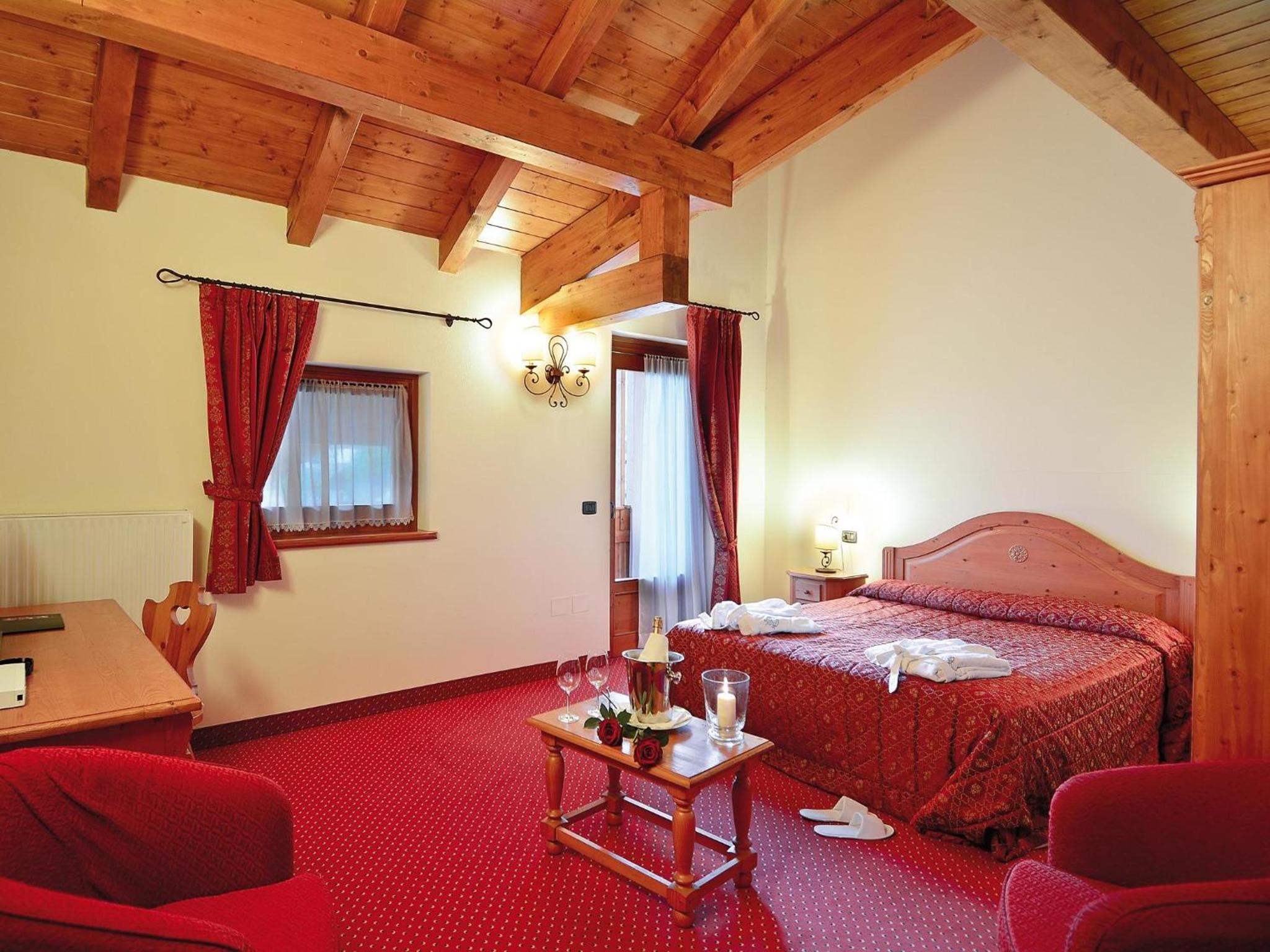 Deluxe Double Room with Balcony photo 3