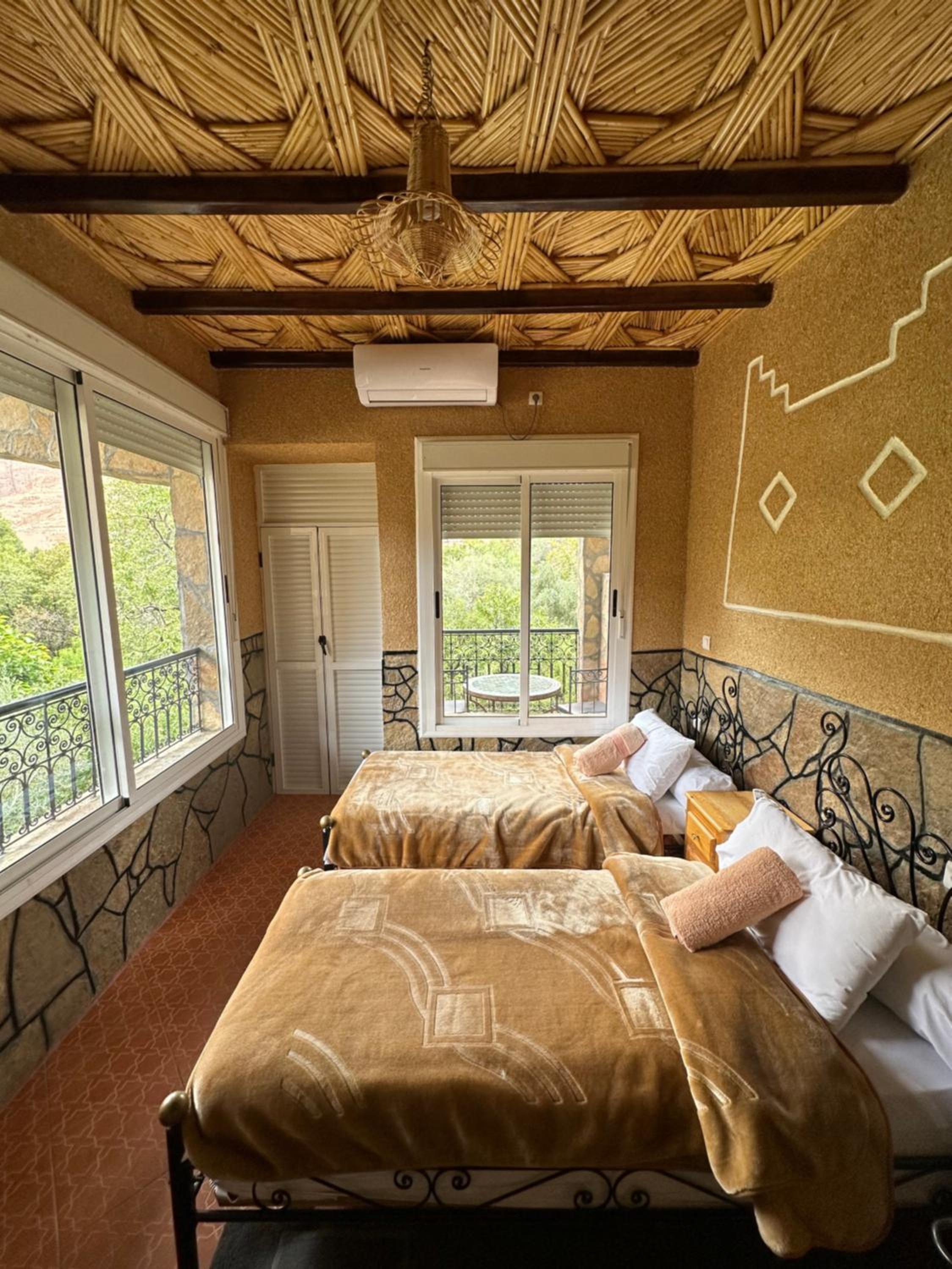 Double or Twin Room with Balcony - Photo 6