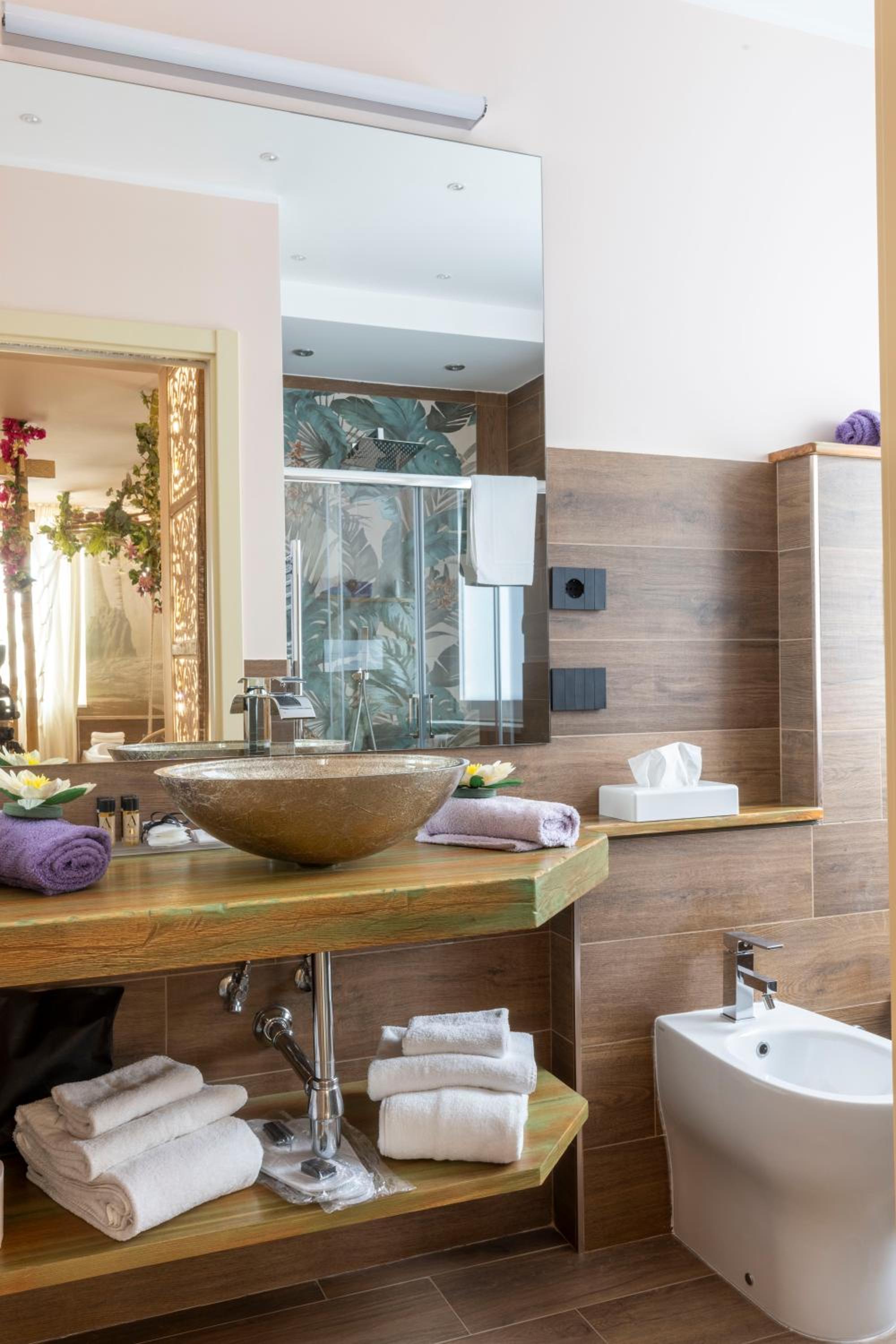 Deluxe Double Room with Bath - Photo 2