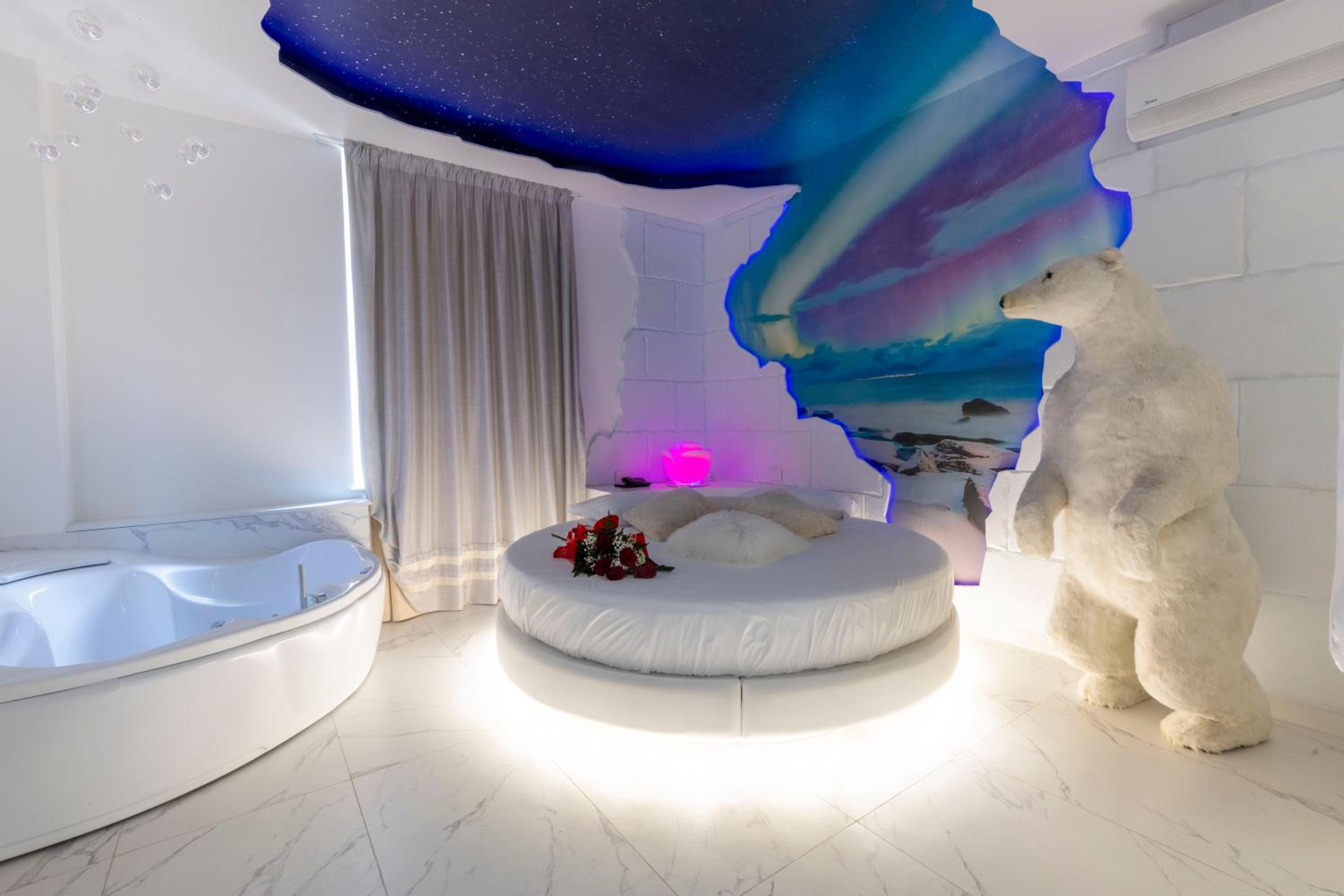 Double Room with Spa Bath photo 1
