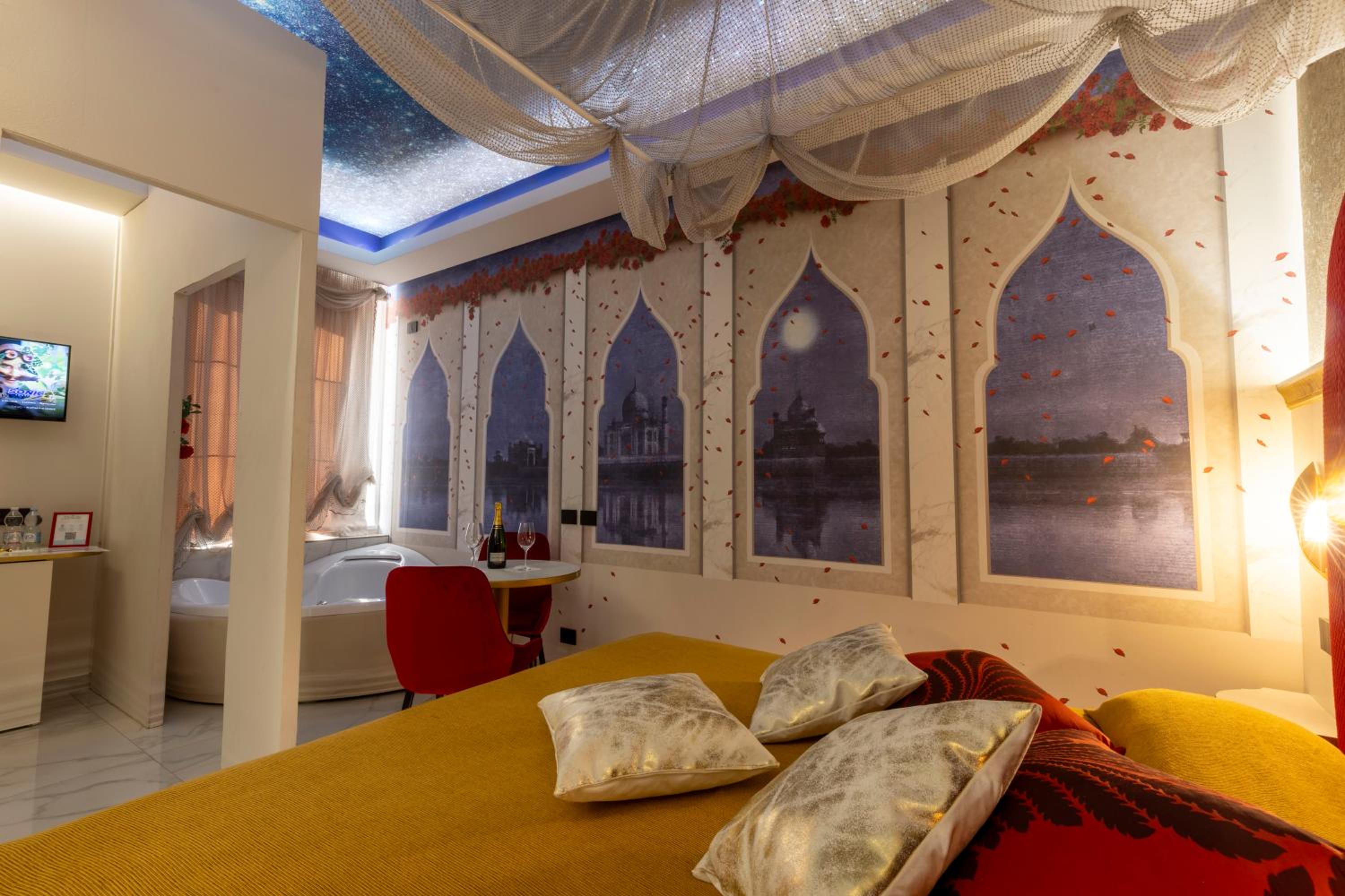 Double Room with Spa Bath - Photo 6