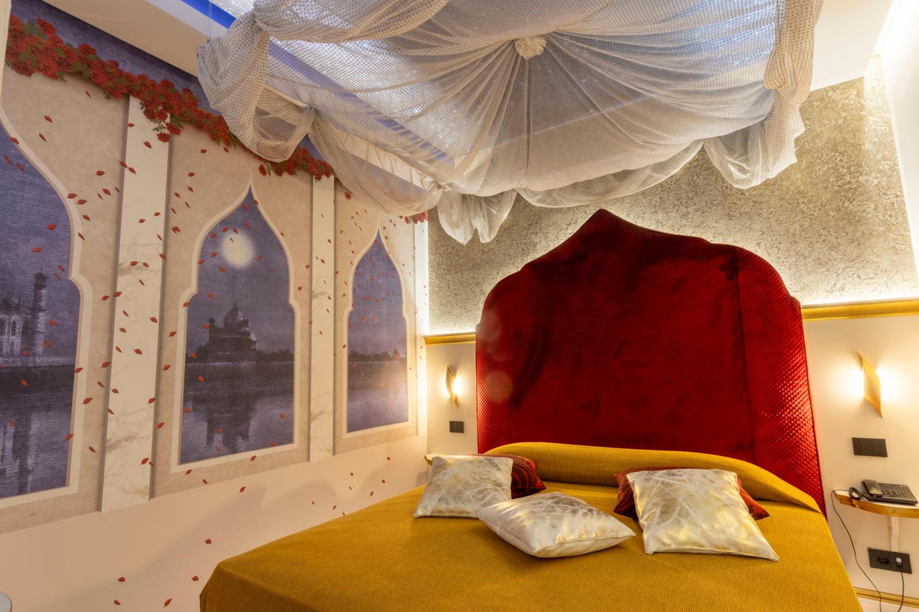 Double Room with Spa Bath - Photo 4