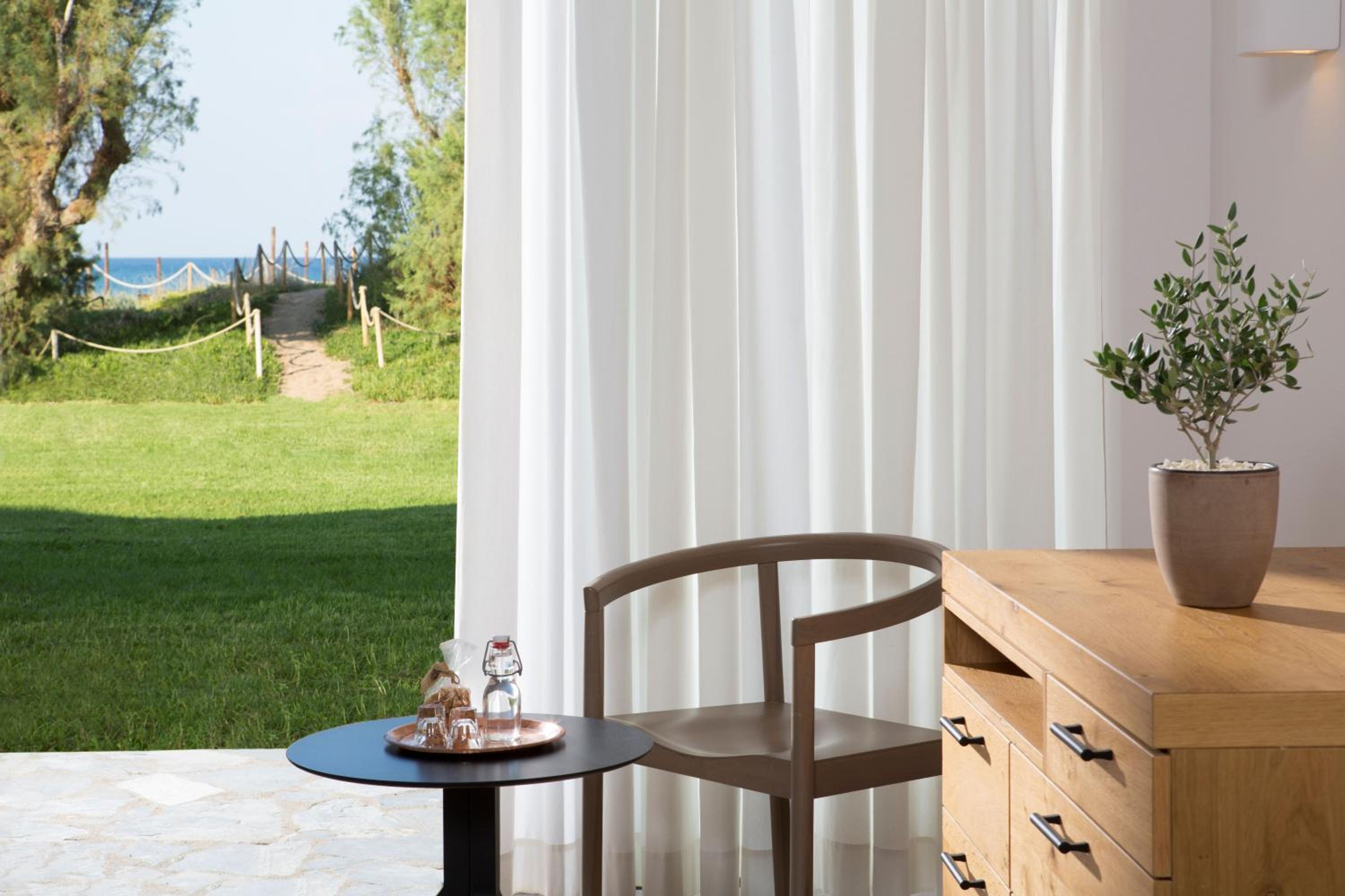 Family Bungalow - Photo 2