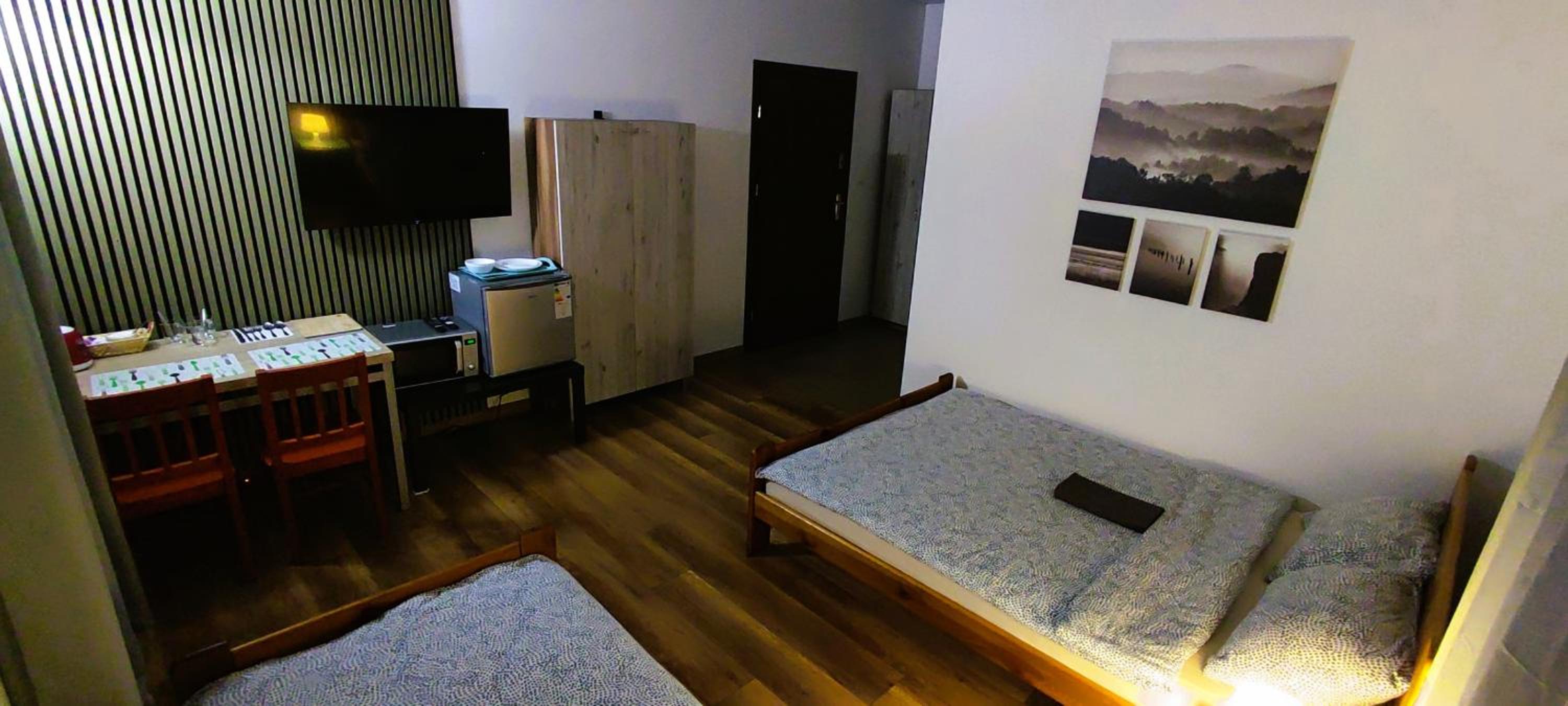 Double or Twin Room with Bathroom - Photo 5