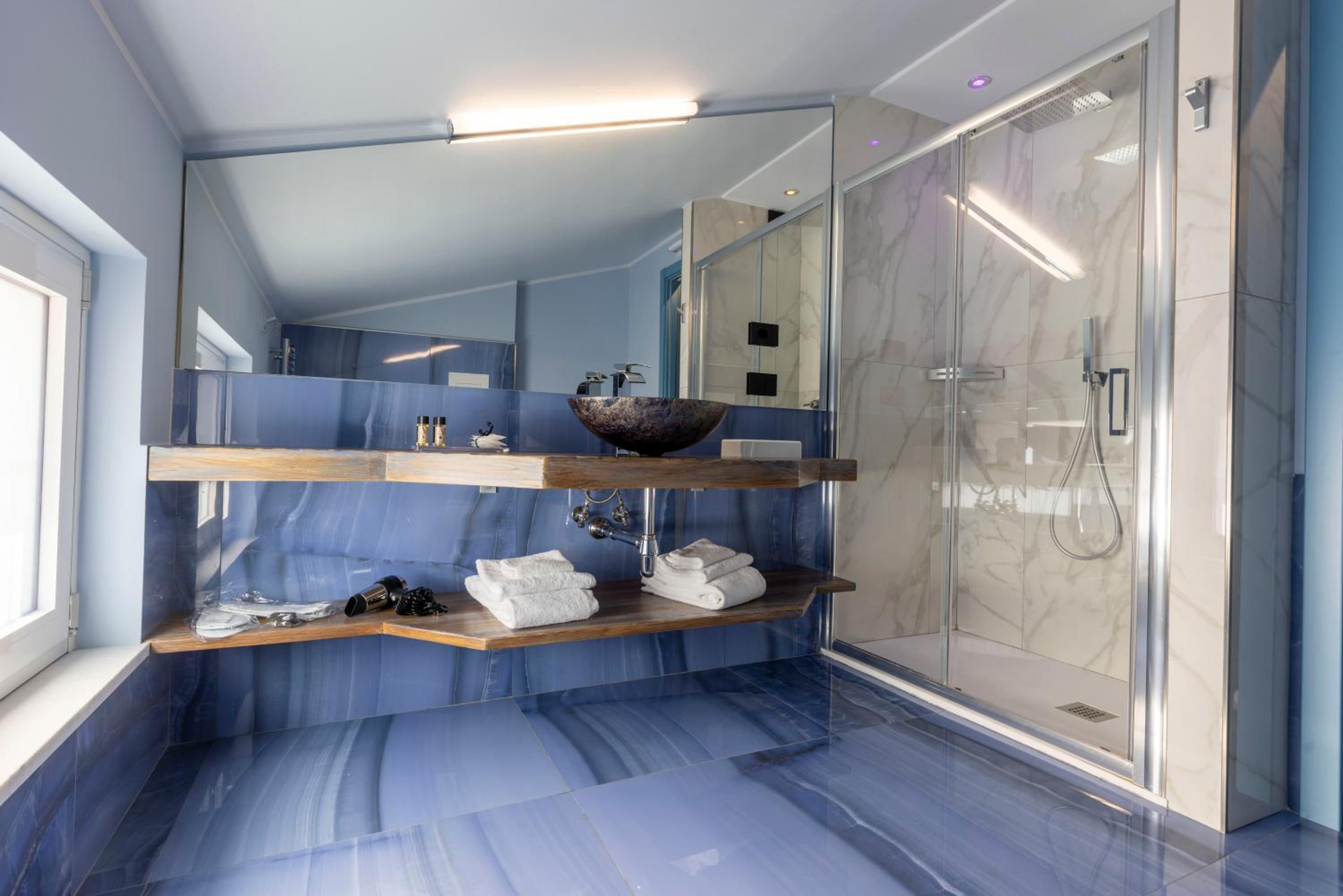 King Room with Spa Bath - Photo 4