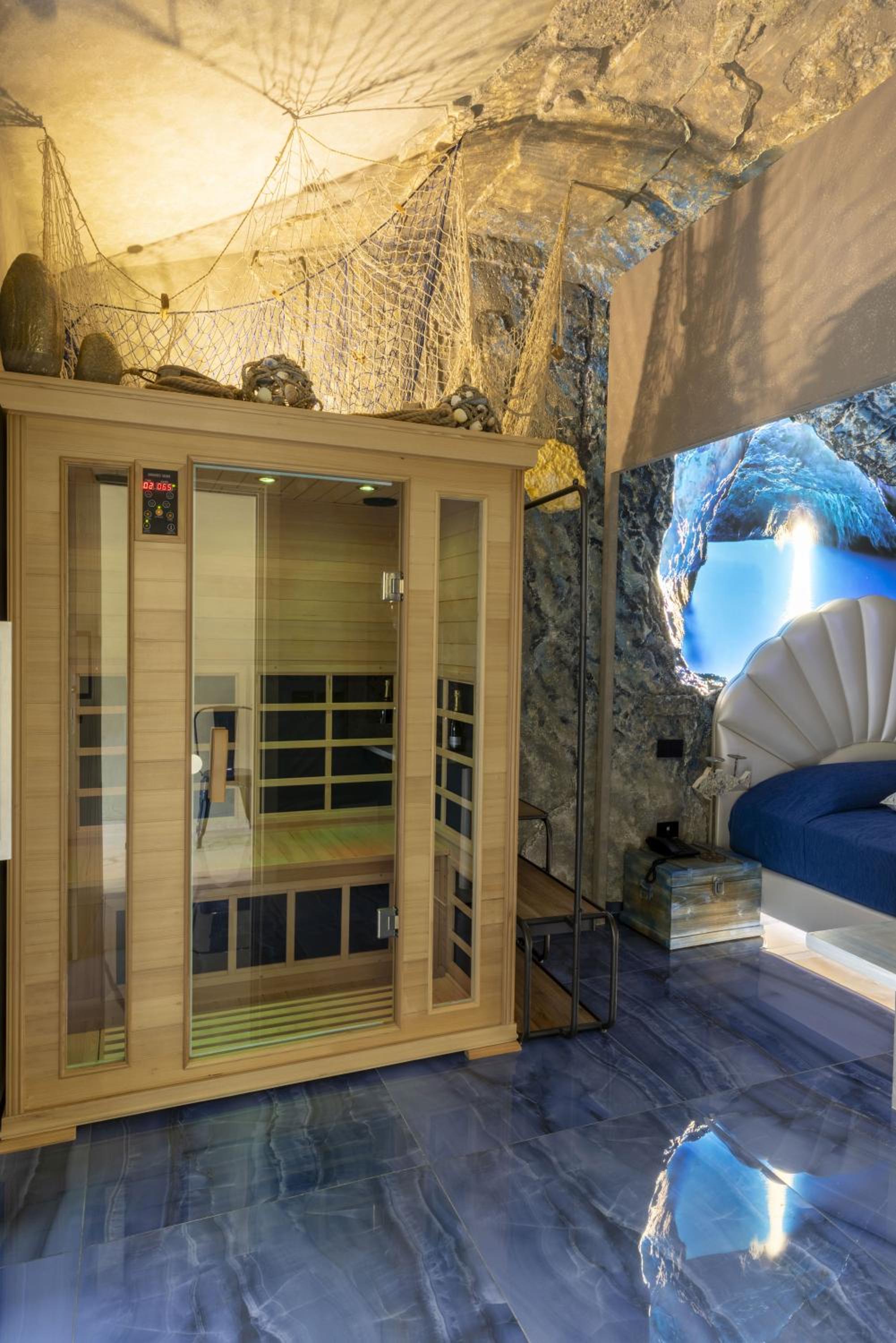 King Room with Spa Bath - Photo 7