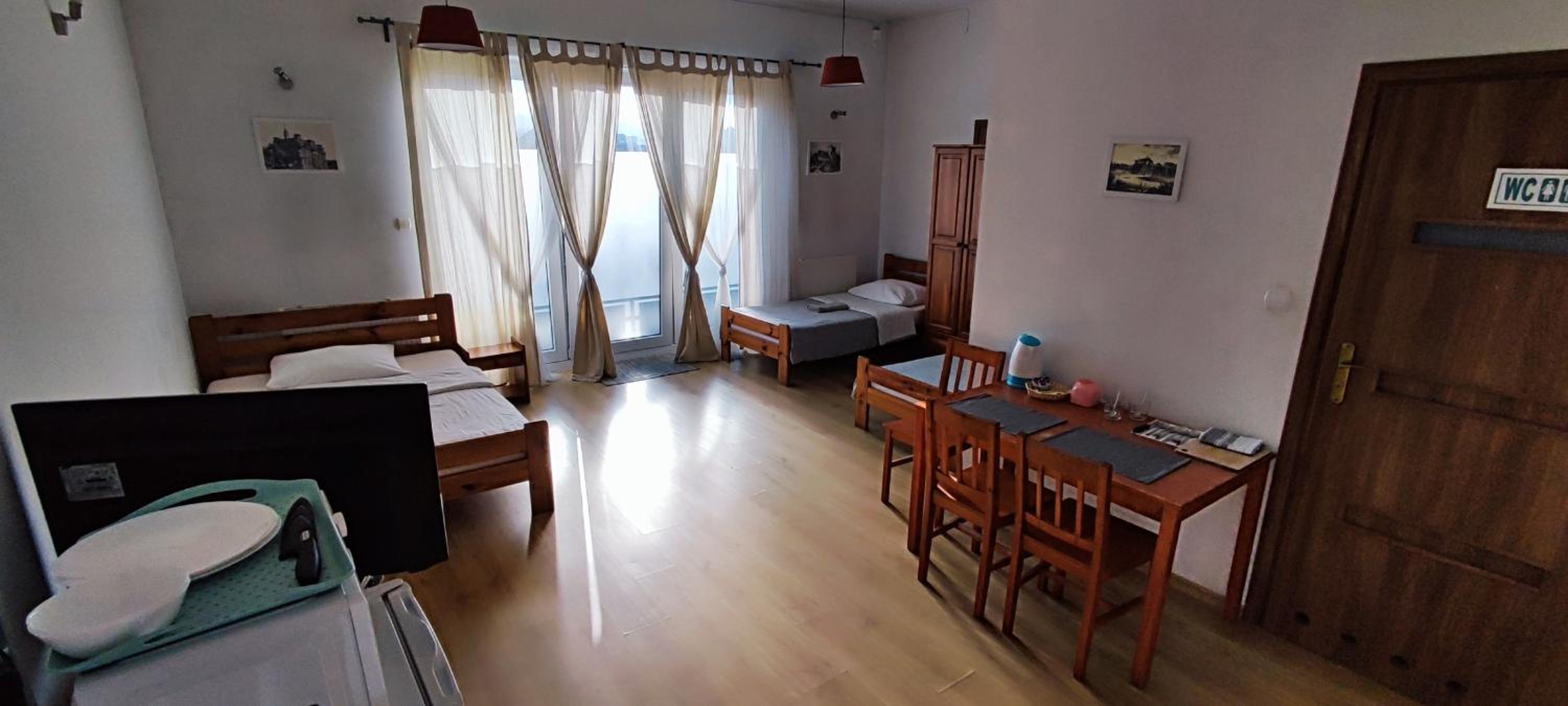 Quadruple Room with Private Bathroom - Photo 4