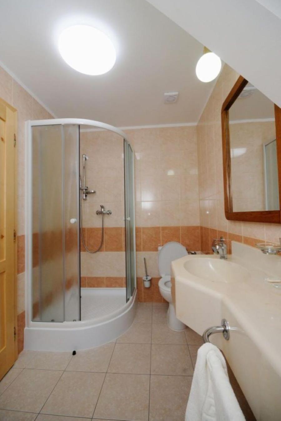 Economy Triple Room - Photo 2