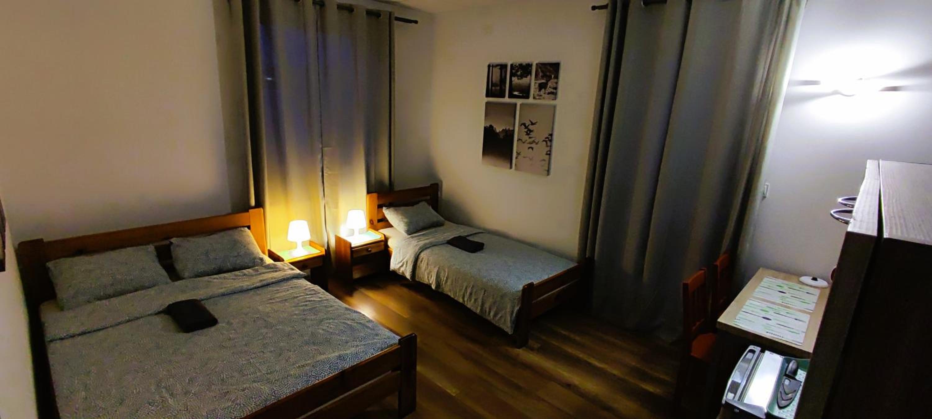 Double or Twin Room with Bathroom - Photo 1