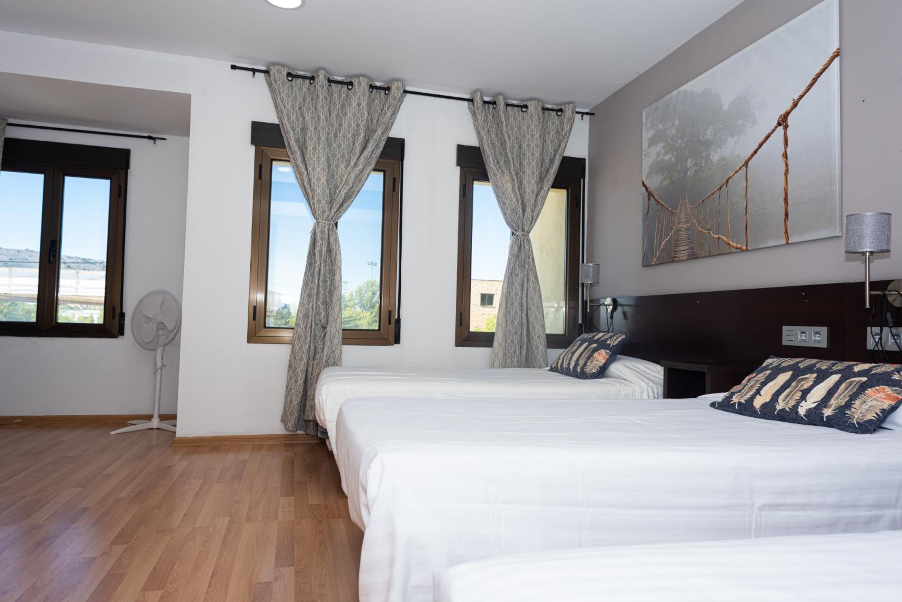 Quadruple Room - Disability Access photo 2