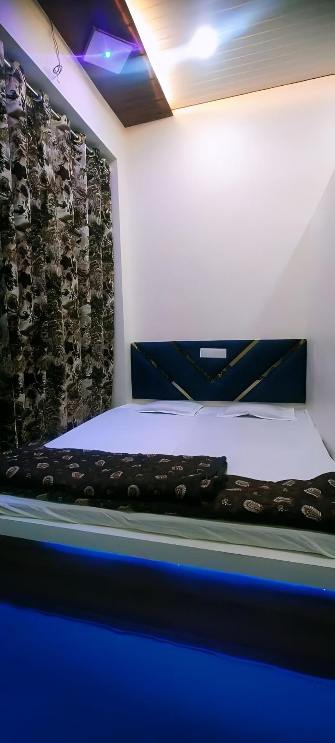Deluxe Double Room (2 Adults + 1 Child) photo 1