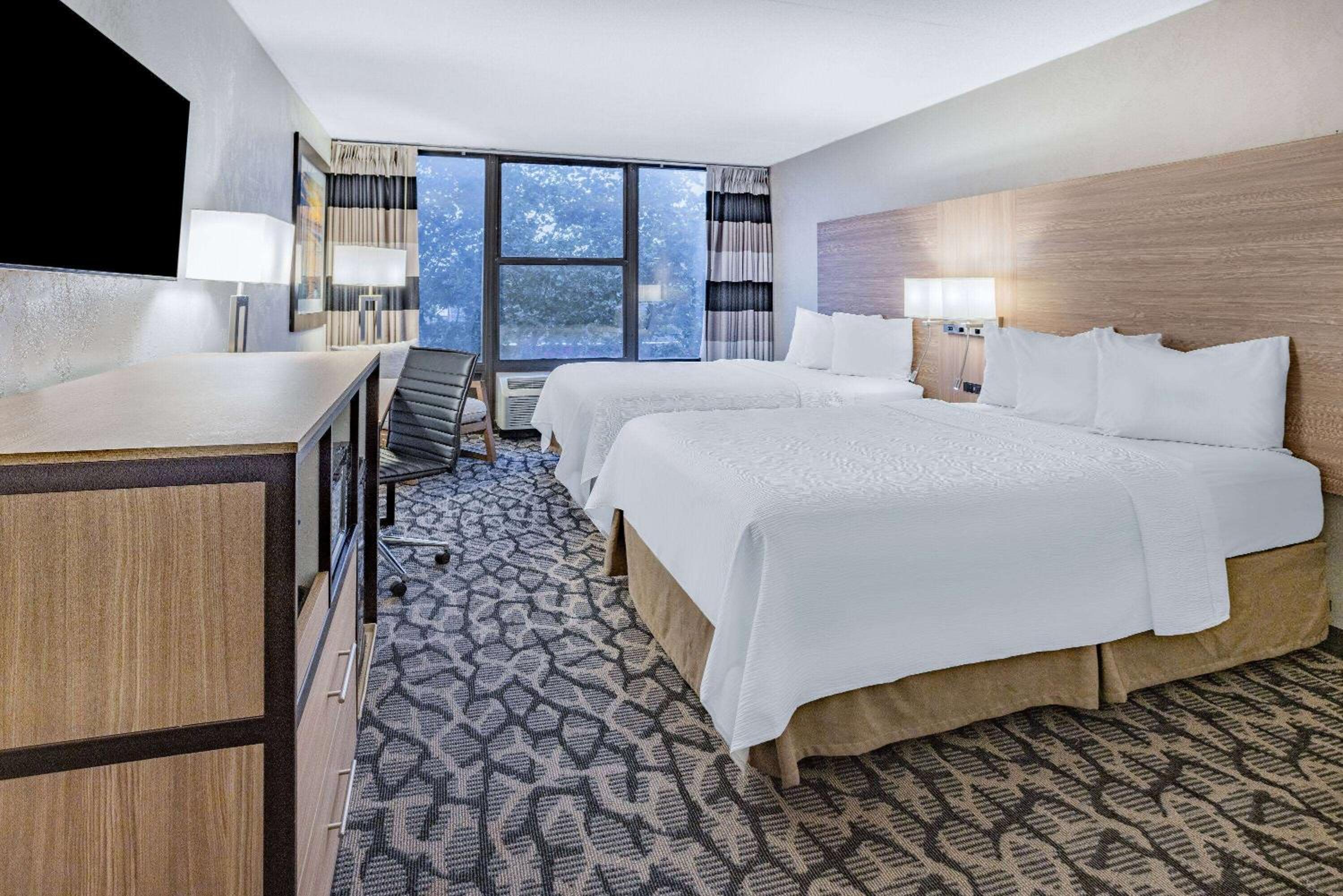 Double Room with Two Double Beds and Interior Hall - Non-Smoking - Photo 1