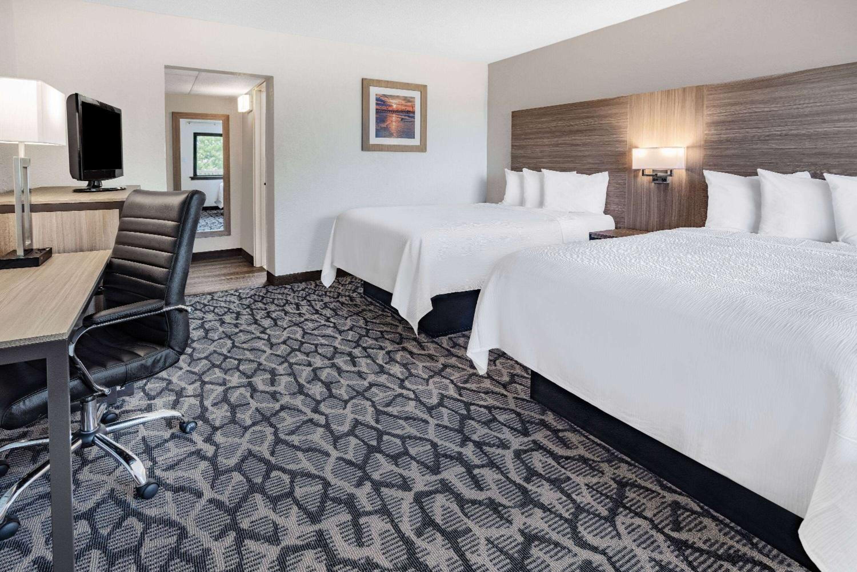 Double Room with Interior Hall and Two Double Beds - Mobility Accessible/Non-Smoking - Photo 1