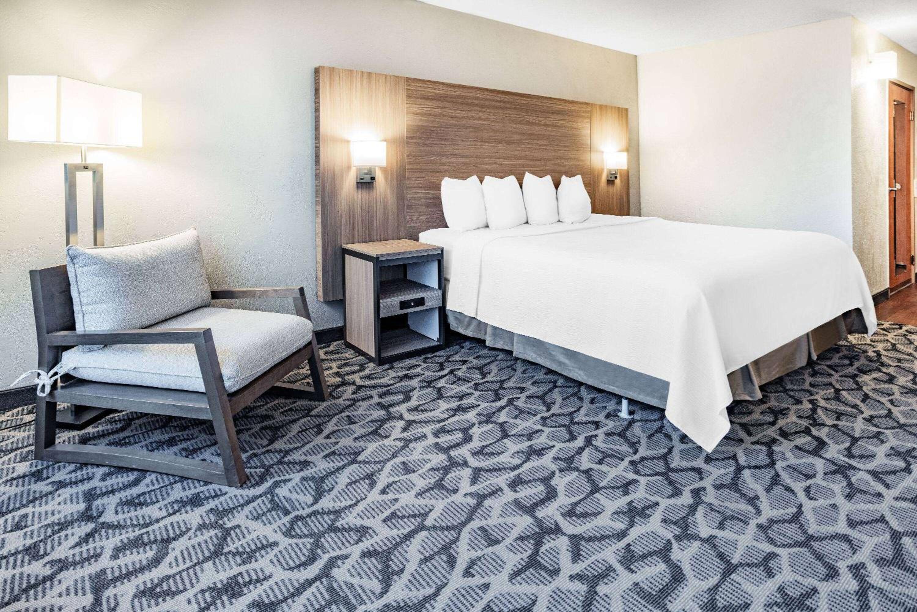 King Room with Interior Hall - Non-Smoking - Photo 1