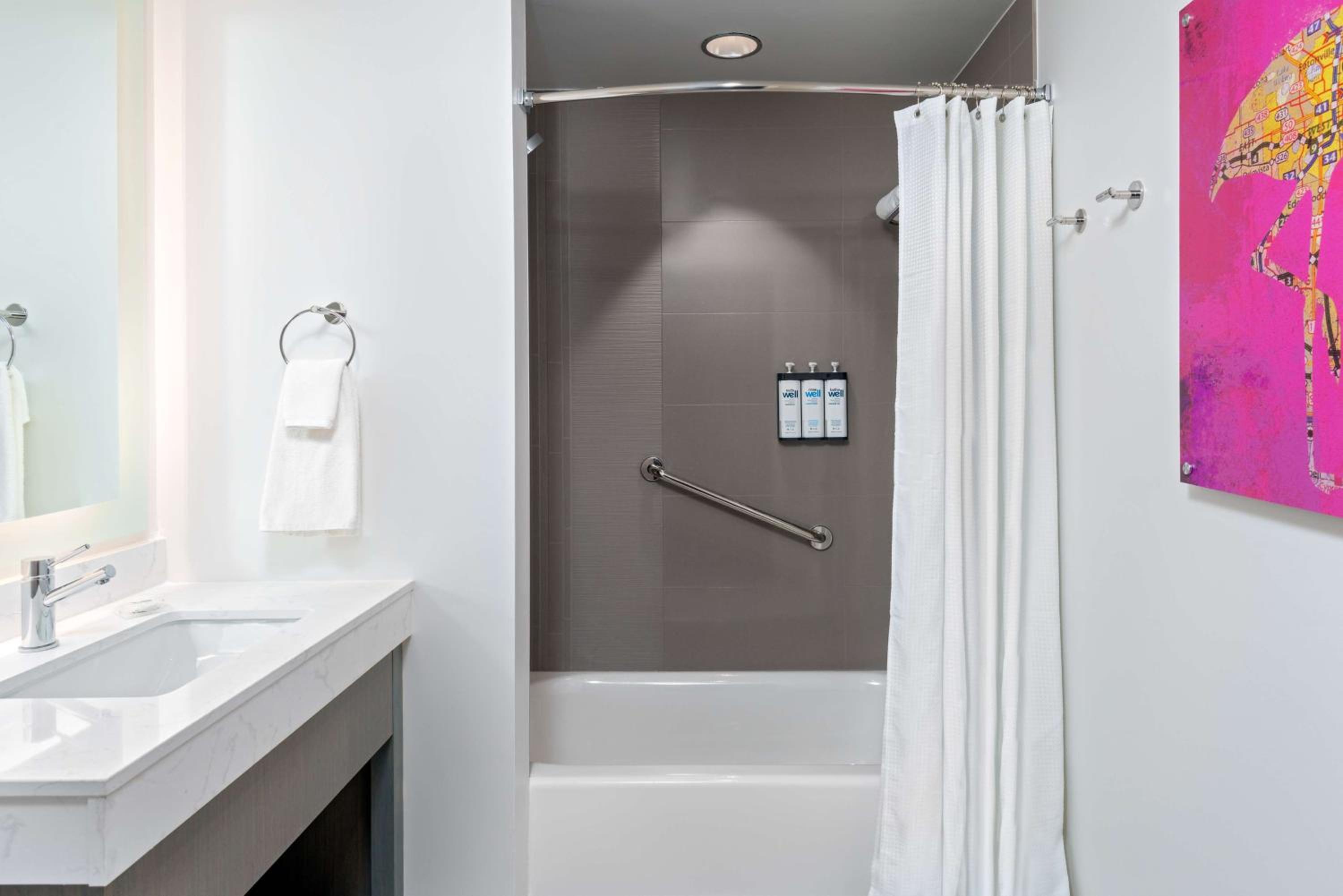 King Studio Suite with Kitchen thumbnail 5