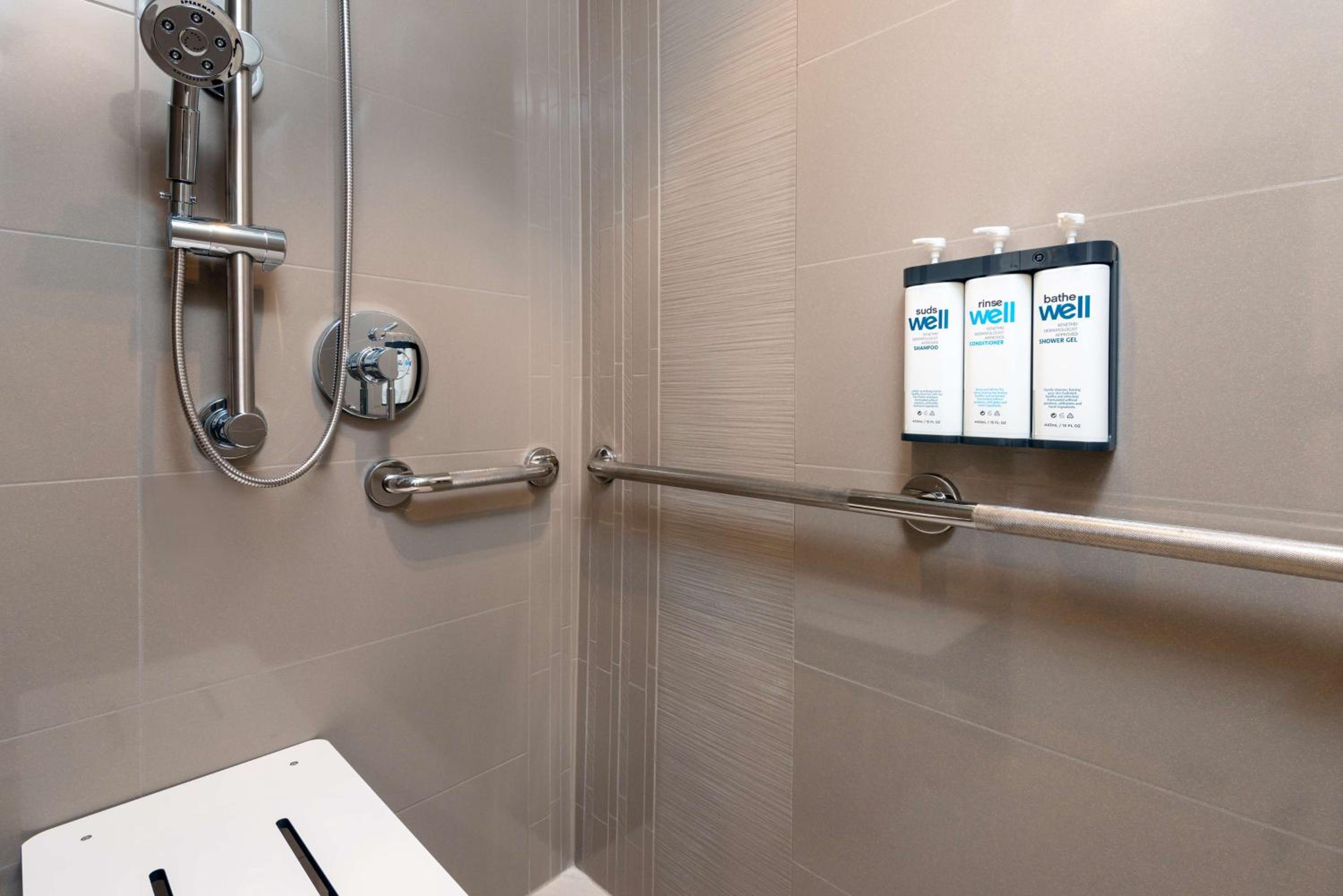 Den King Room with Roll-in Shower - Disability Access