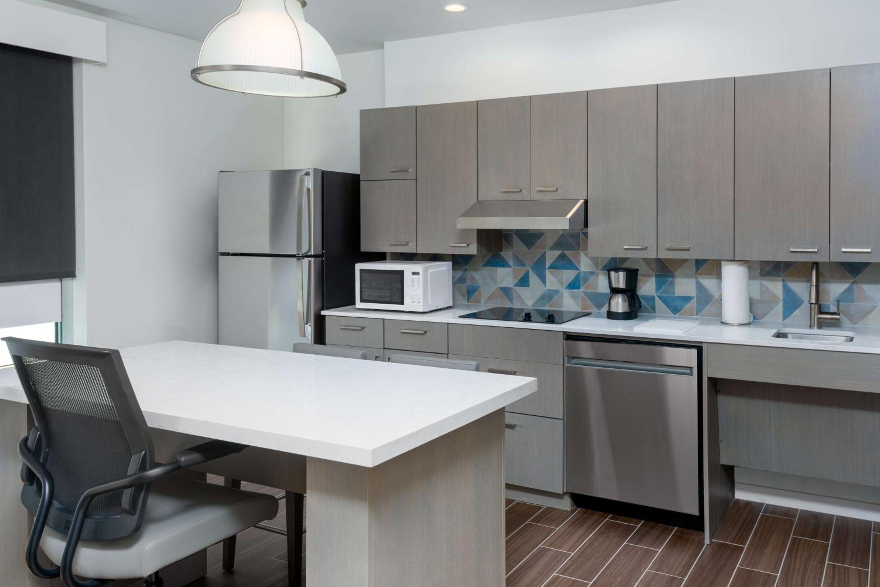 One-Bedroom Suite with Two Queen Beds, Kitchen and Accessible Tub