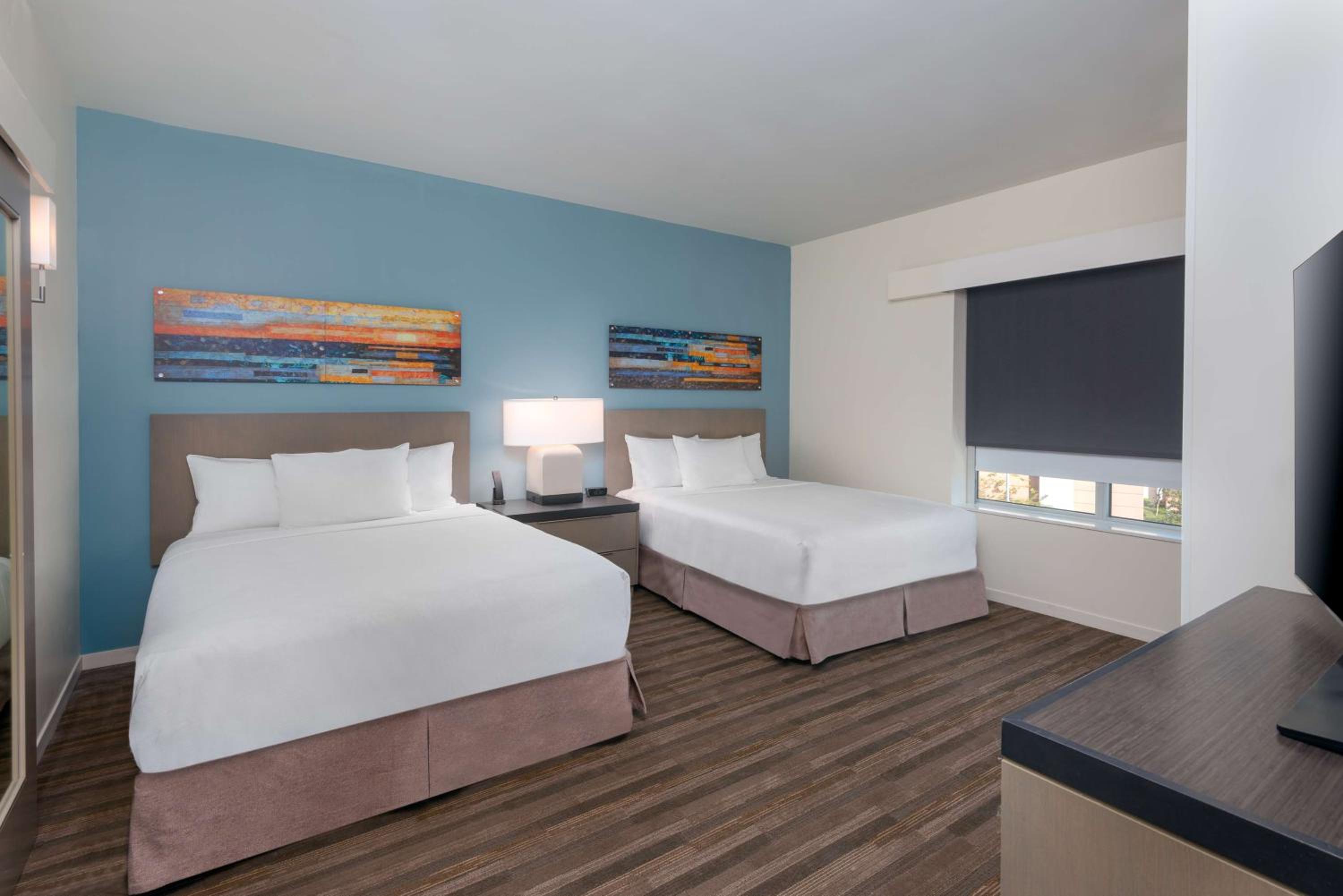 One-Bedroom Suite with Two Queen Beds, Kitchen and Accessible Tub