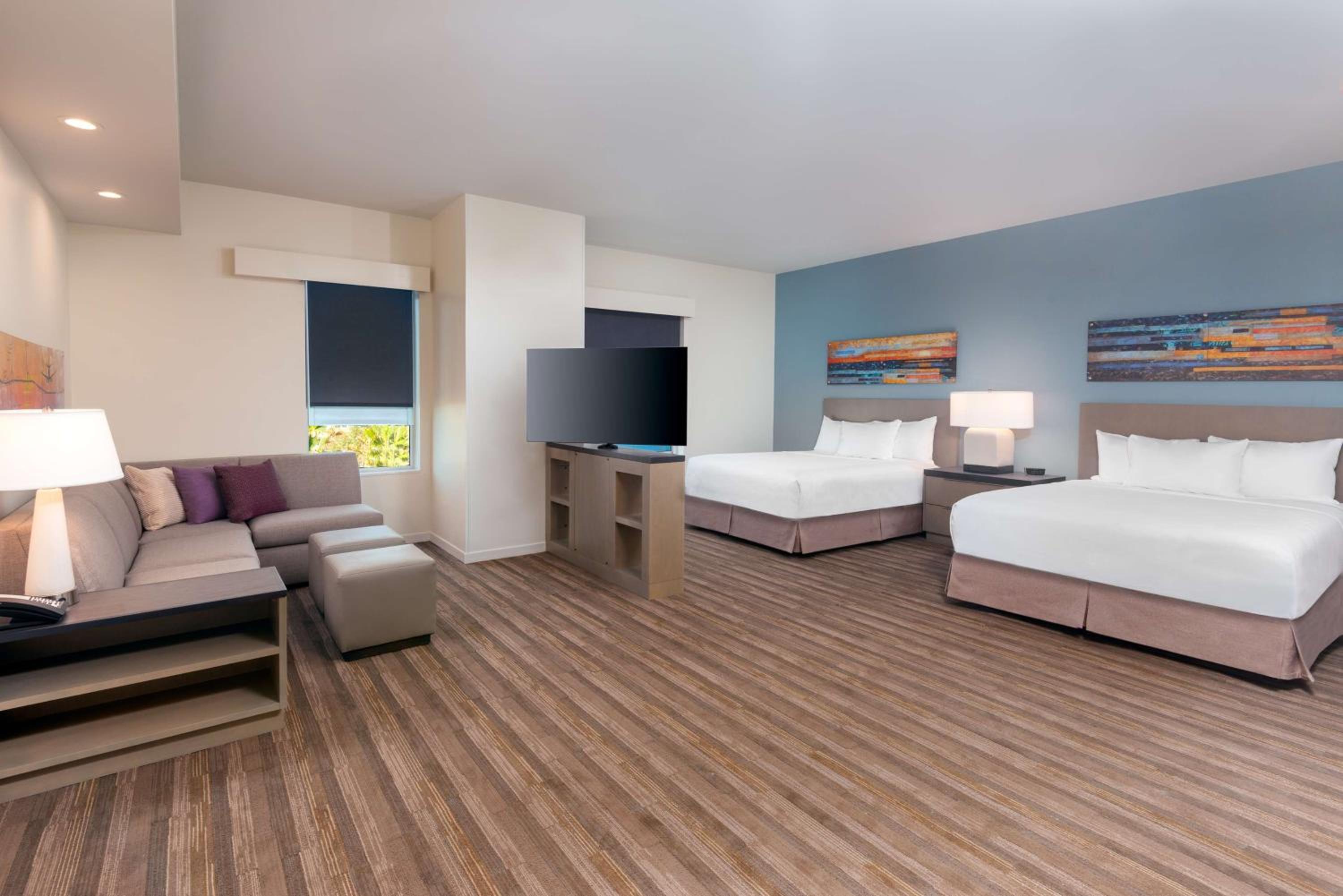 Queen Room with Kitchen, Two Queen Beds and Accessible Tub