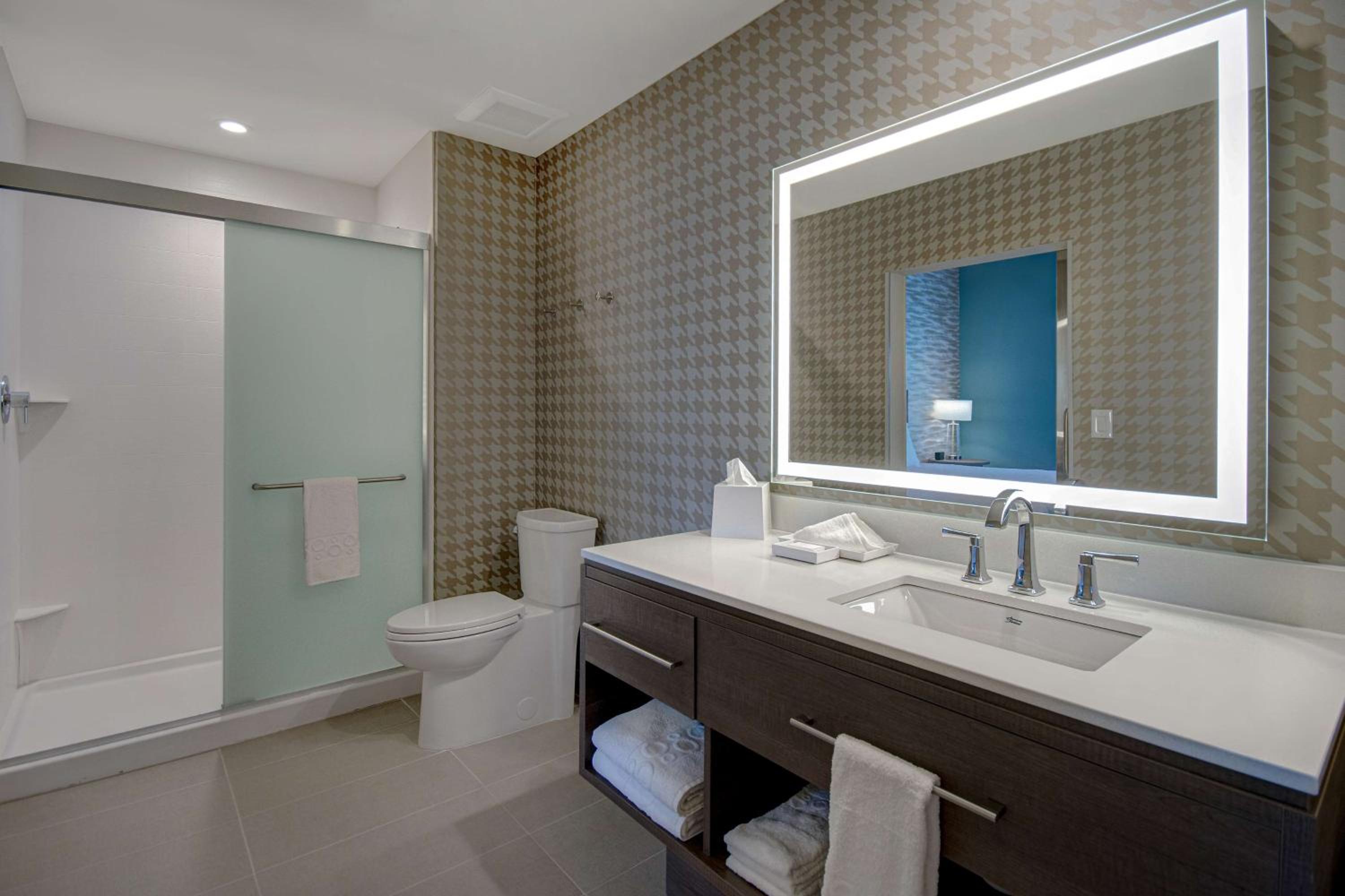 One-Bedroom King Suite - Photo 3