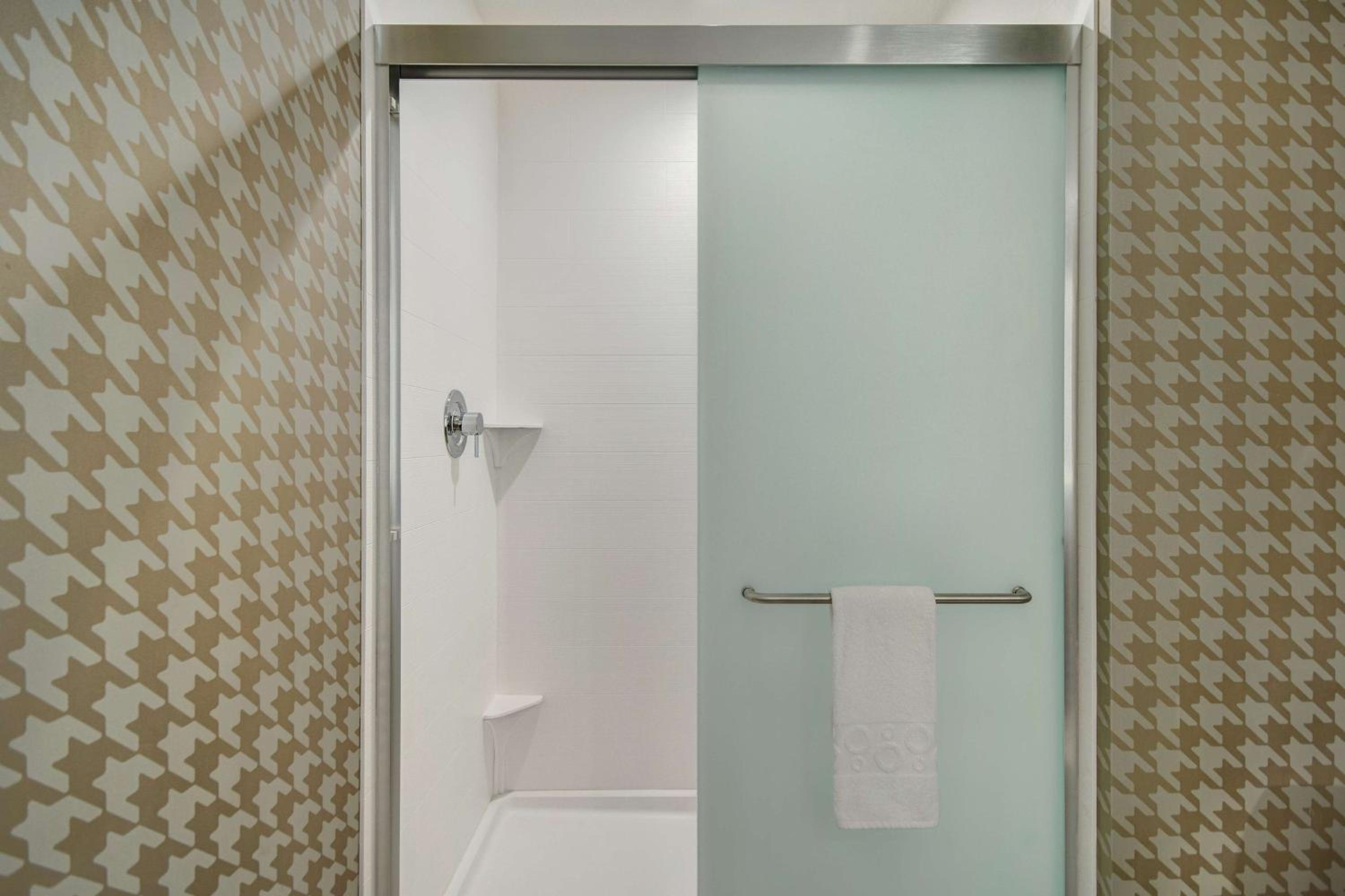 King Studio Suite - Photo 9