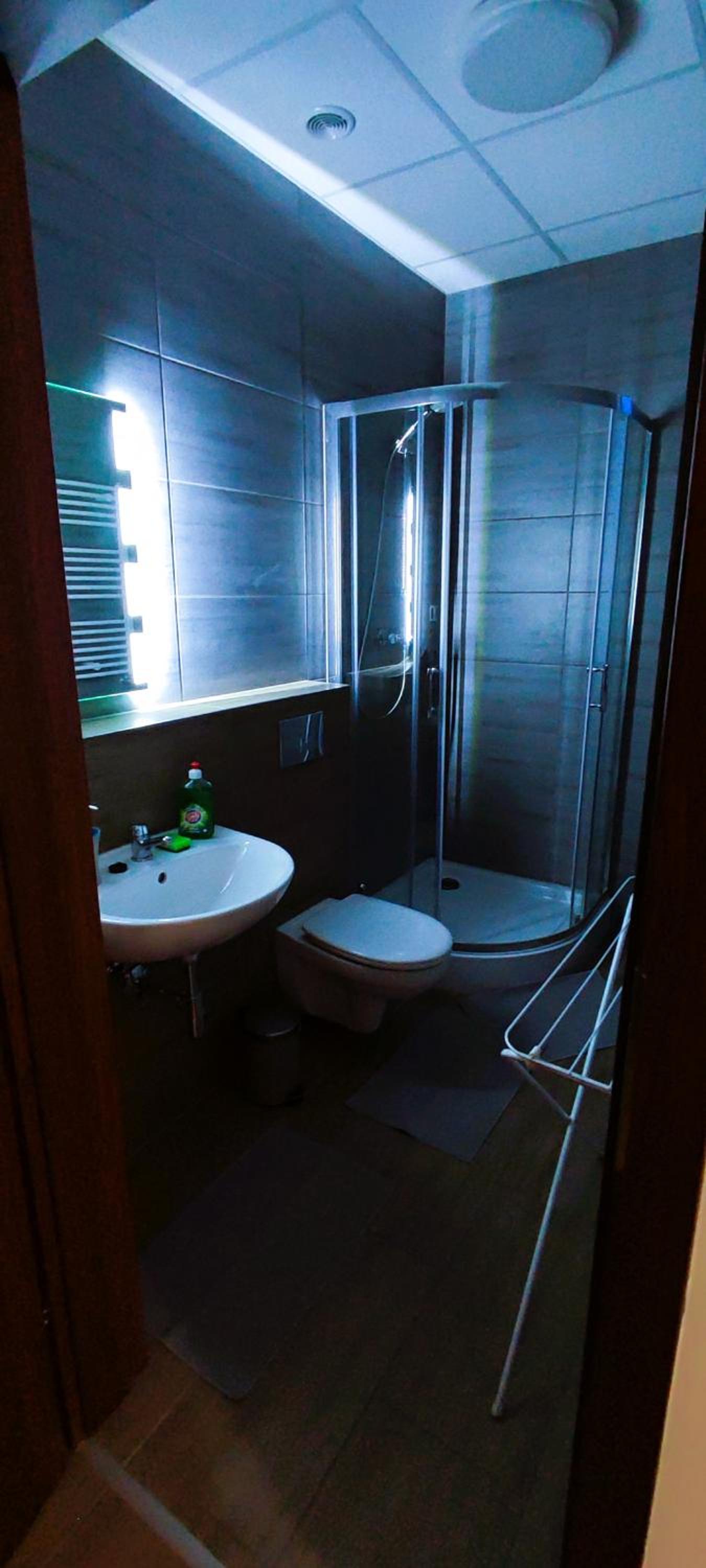 Double or Twin Room with Bathroom - Photo 6