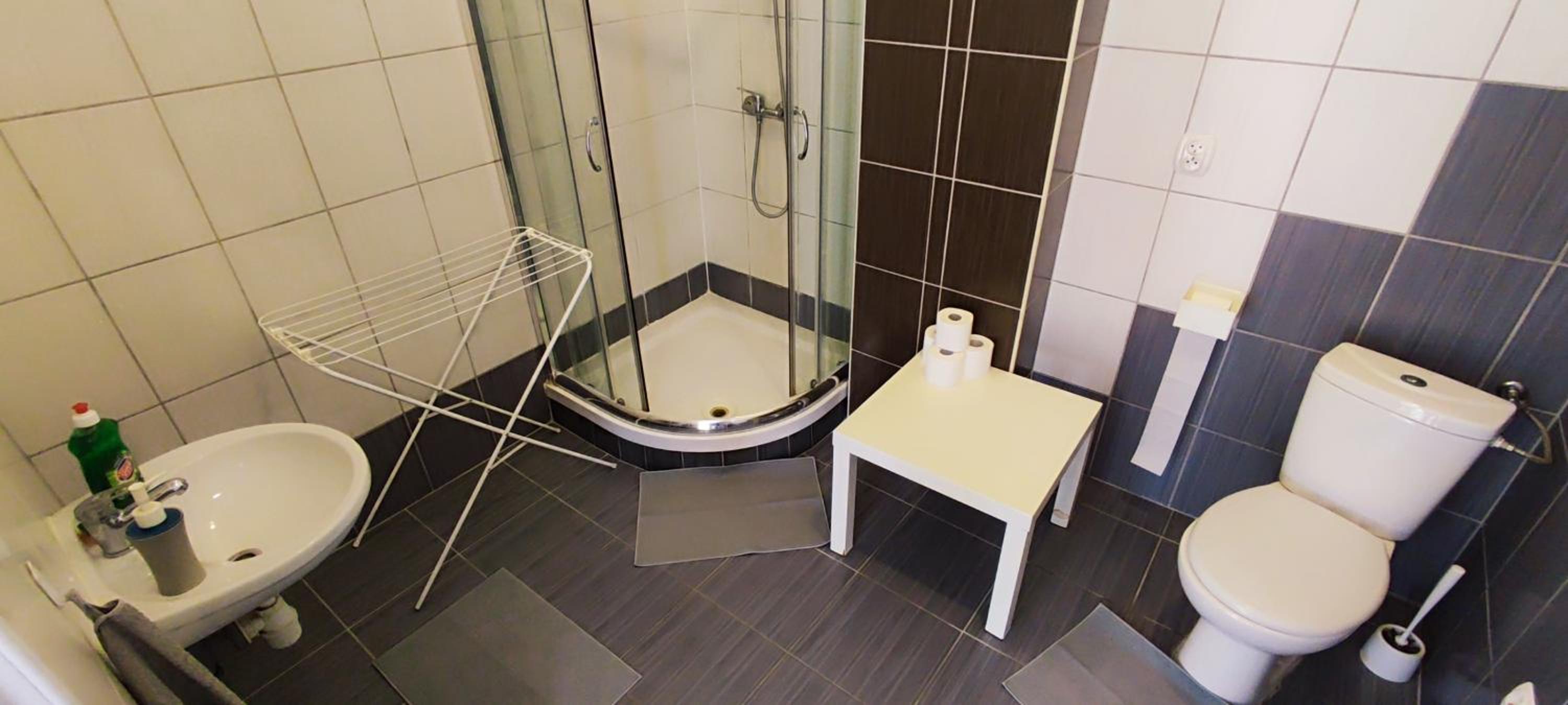 Quadruple Room with Private Bathroom - Photo 3